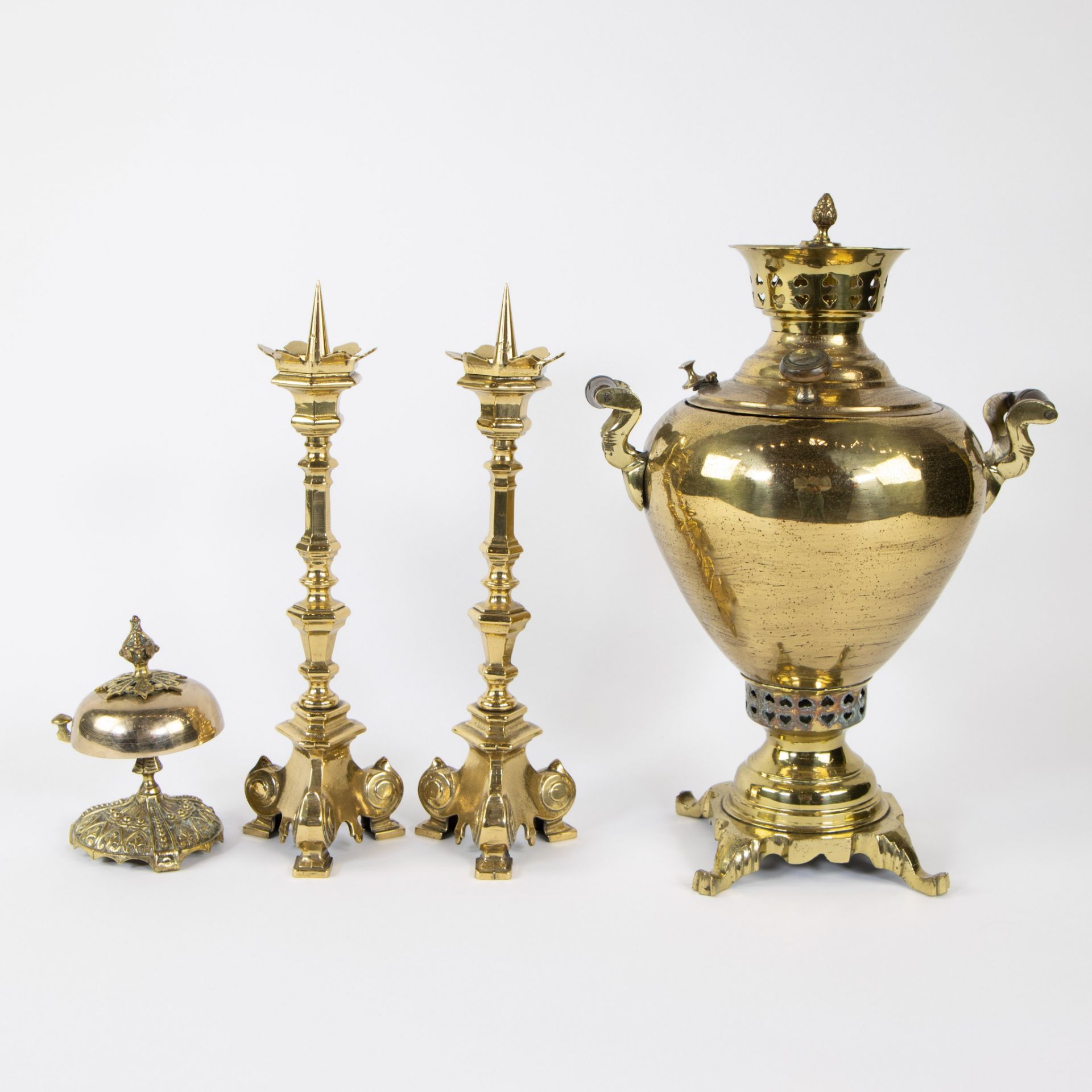 2 yellow copper candlesticks, a Russian samovar and a table bell - Bild 3 aus 5