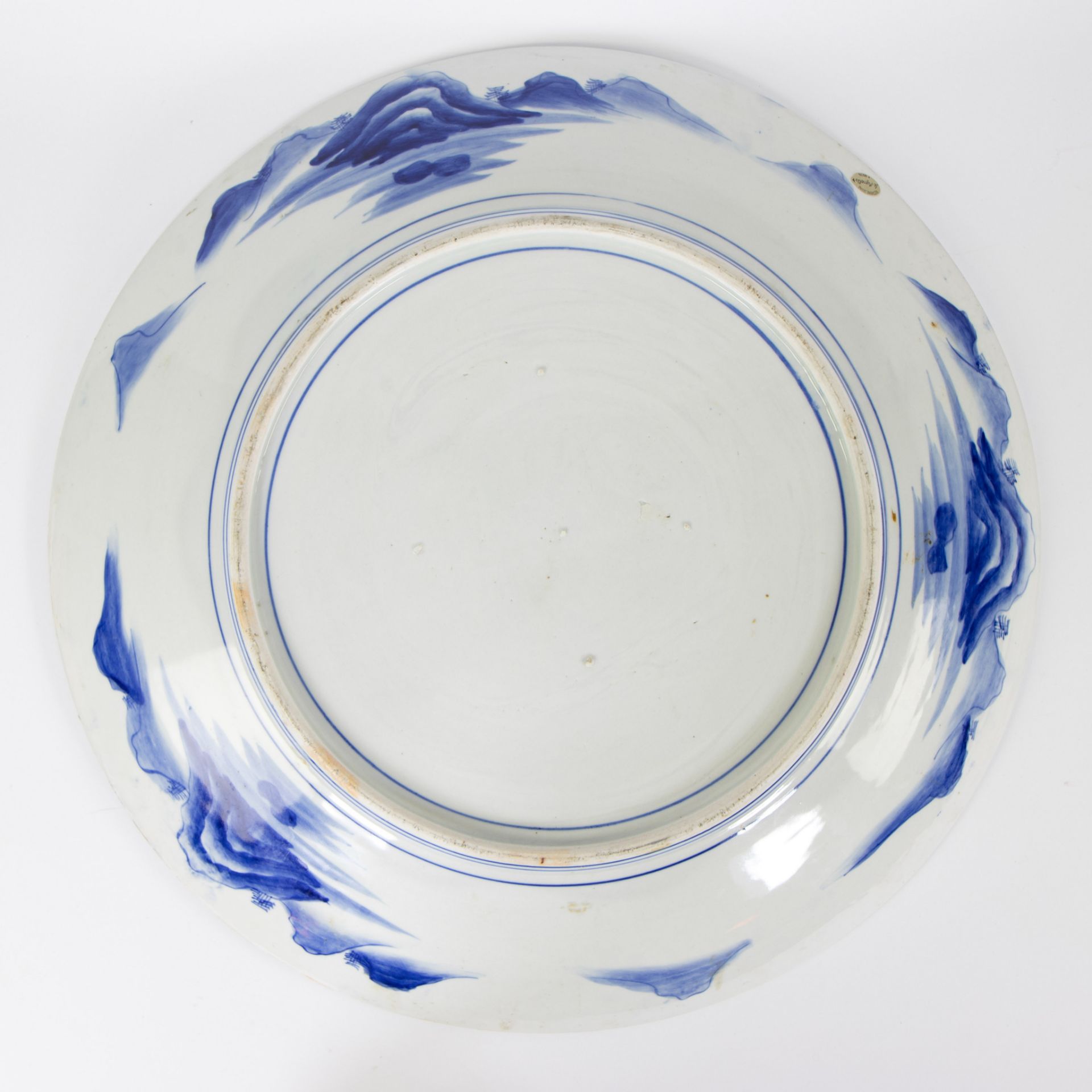 Collection of 2 large Japanese blue and white plates - Image 3 of 5