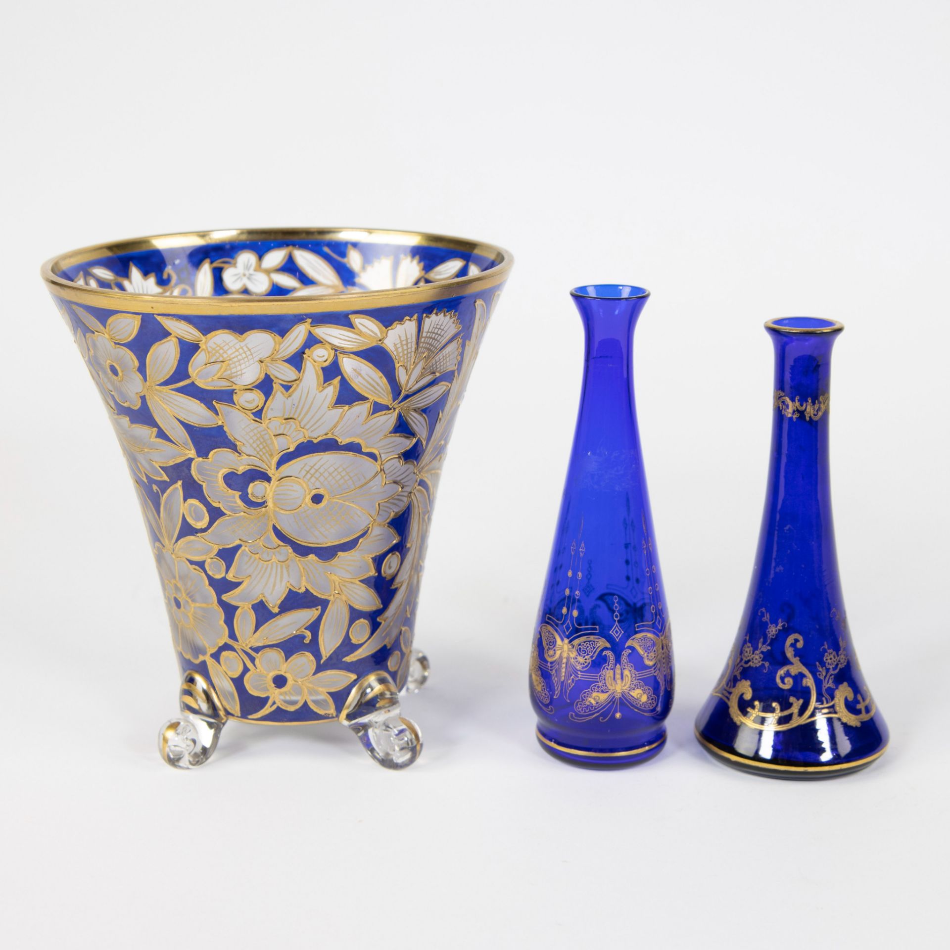 Val Saint Lambert Art Nouveau vase (2) blue with finely decorated decor and 19th century coupe with