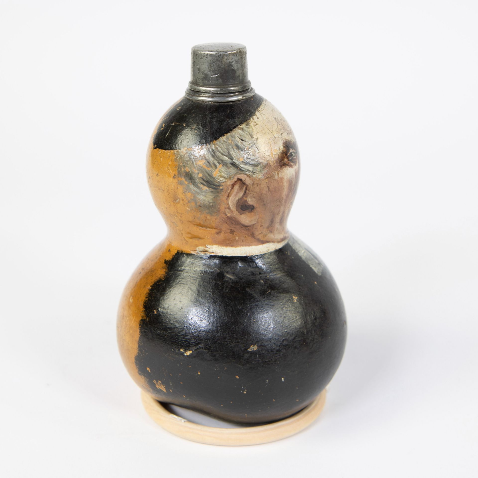 Lot of a rare gourd painted bottle with decor of a clergyman, pewter screw cap, French early 19th ce - Image 7 of 7