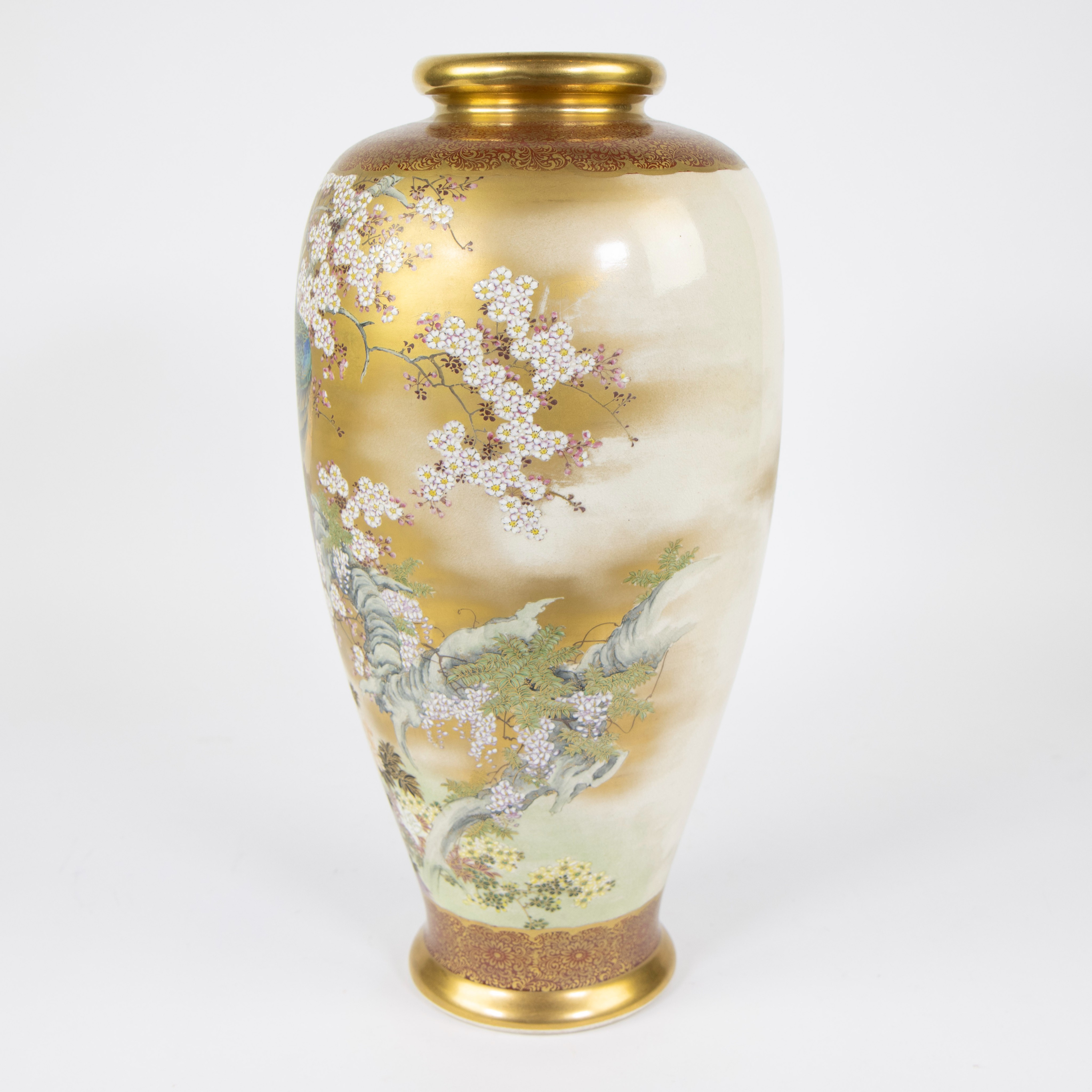 Porcelain vase, fine, hand-painted decor of peacocks and flowers on a gold background, signed - Image 2 of 5