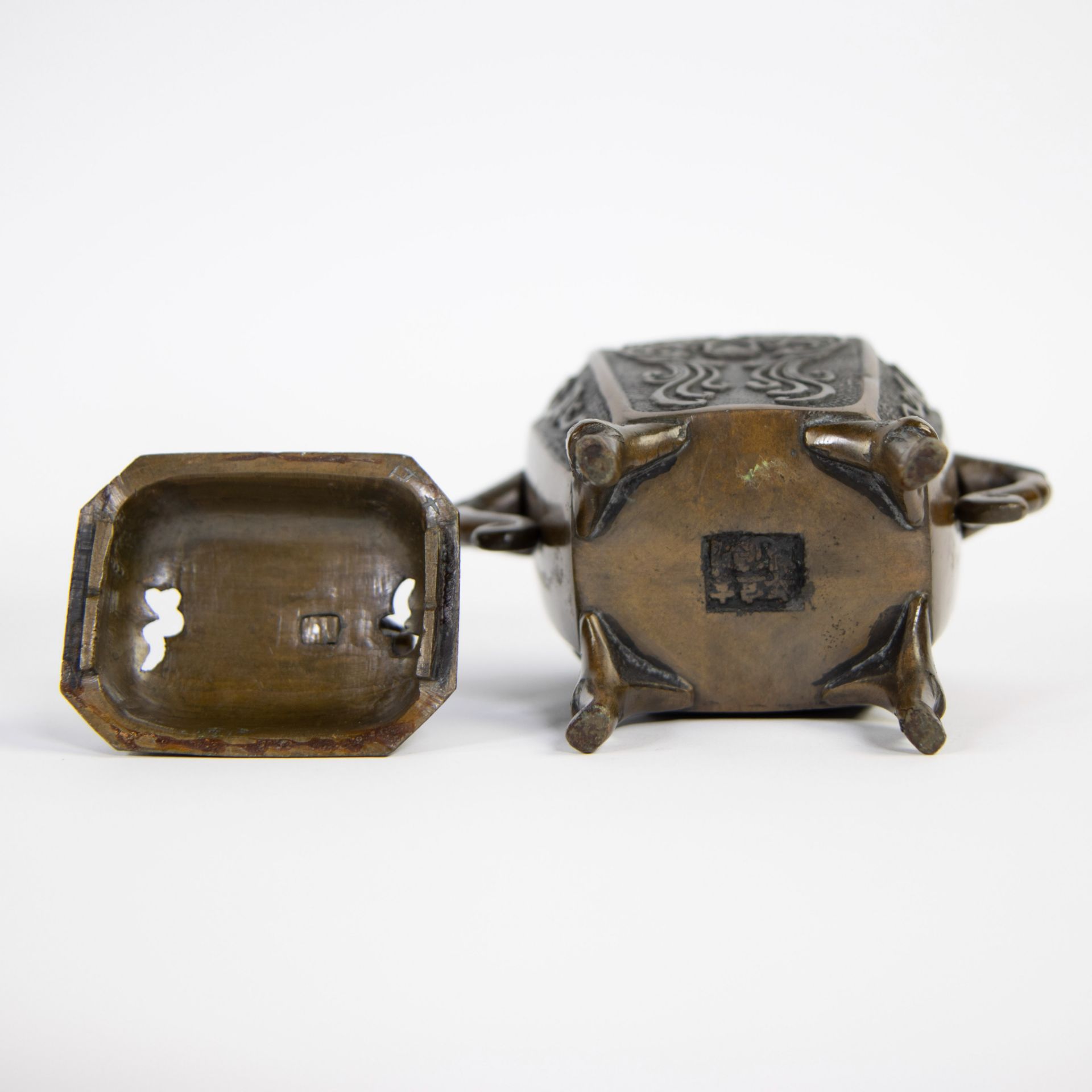 Collection of 2 Japanese bronze incense burners, one is marked - Image 5 of 6