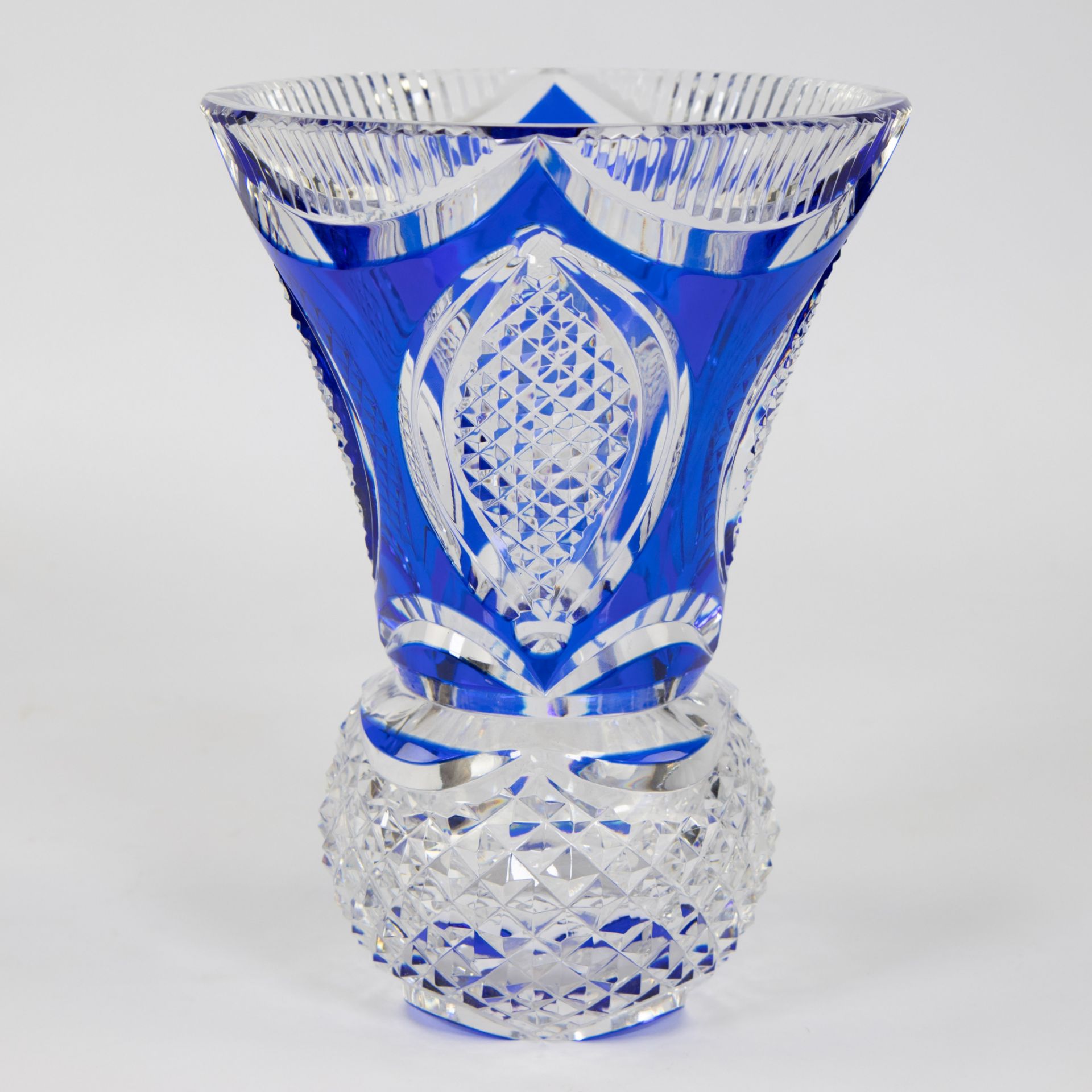VAL SAINT LAMBERT colorless and colbalt blue cut crystal vase OMAR (Charles Graffart), signed and nu - Image 2 of 5