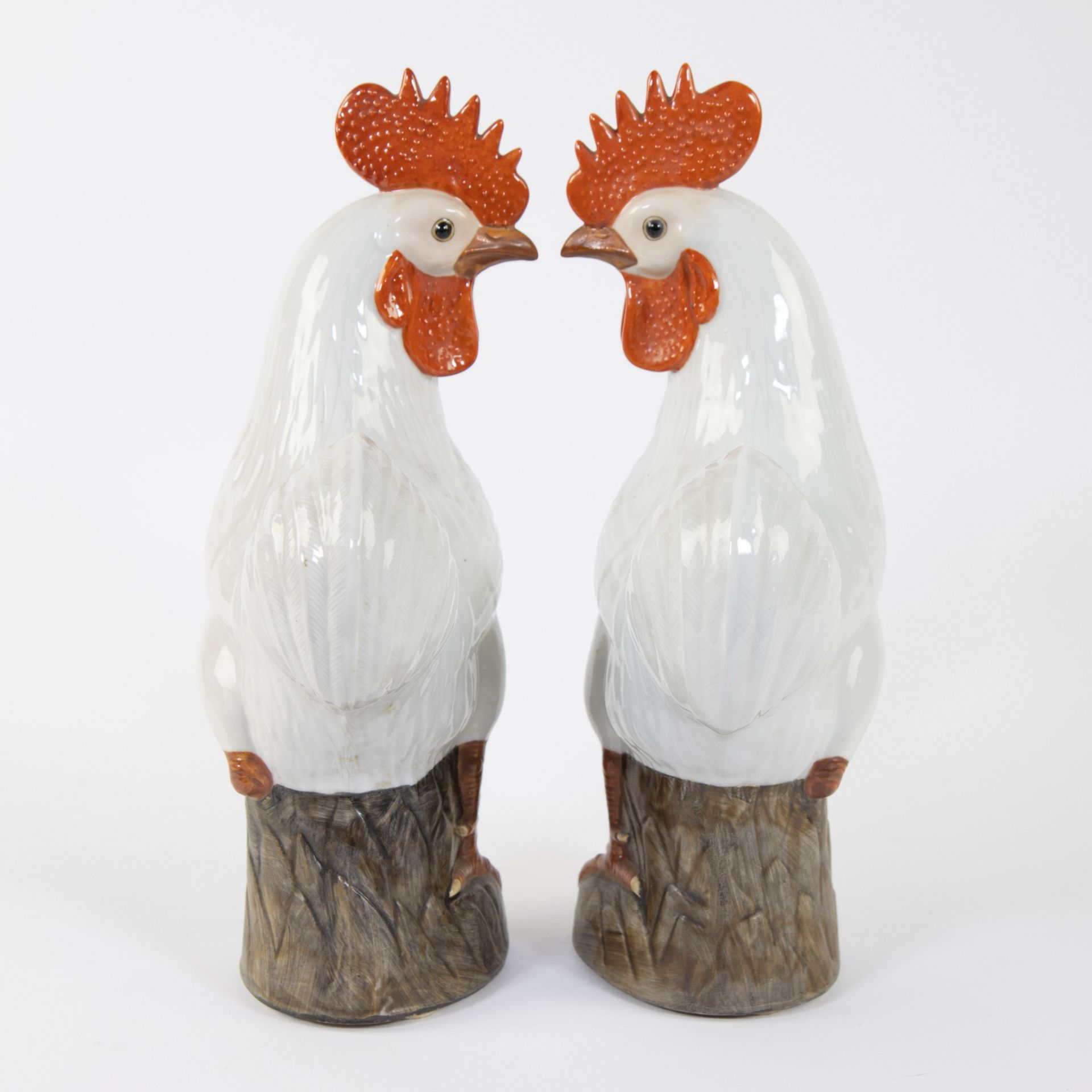 Pair of Chinese roosters in white ceramics, 20th century - Image 4 of 5