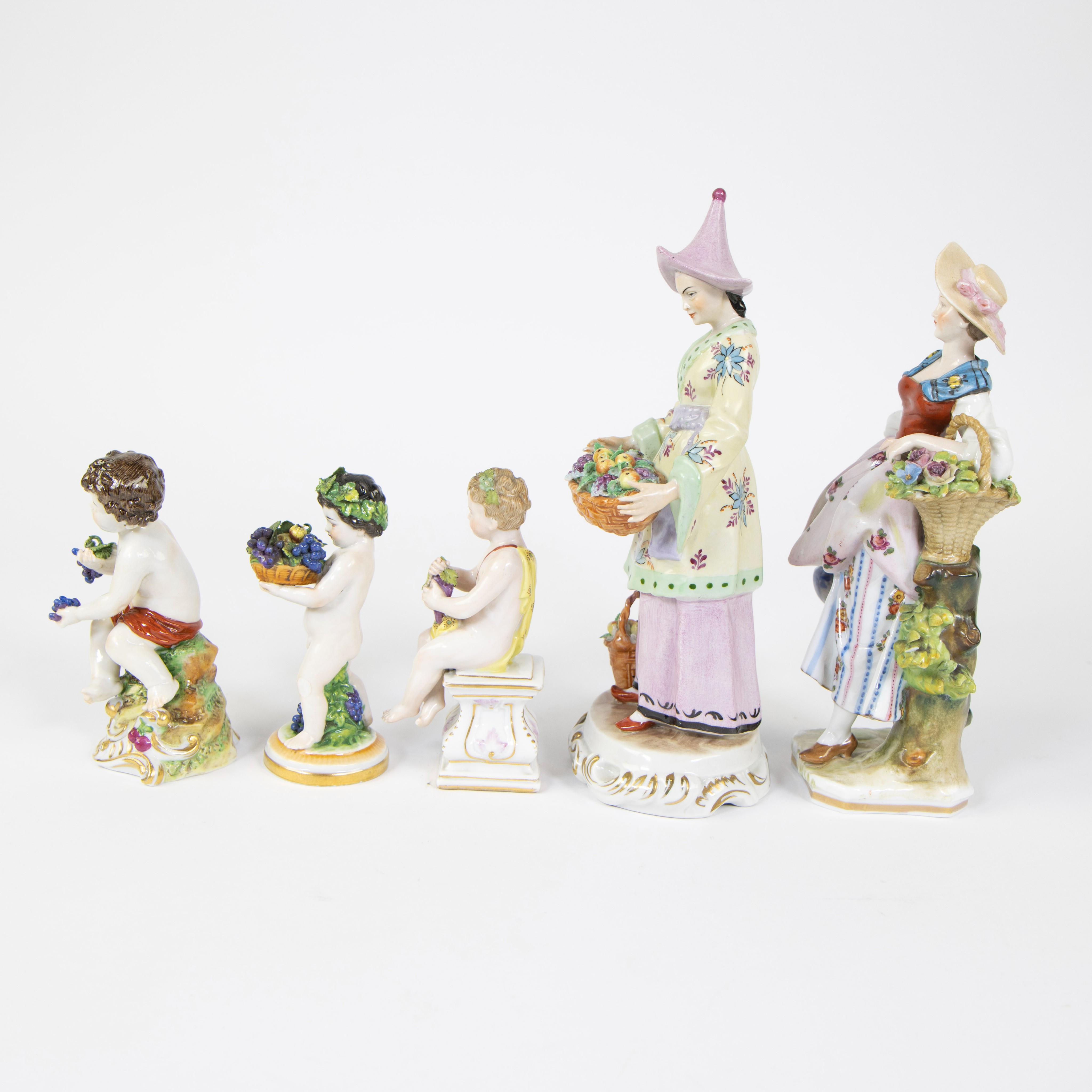 Large collection of porcelain figurines and 2 round lidded boxes (one of which is Sèvres) - Image 8 of 15