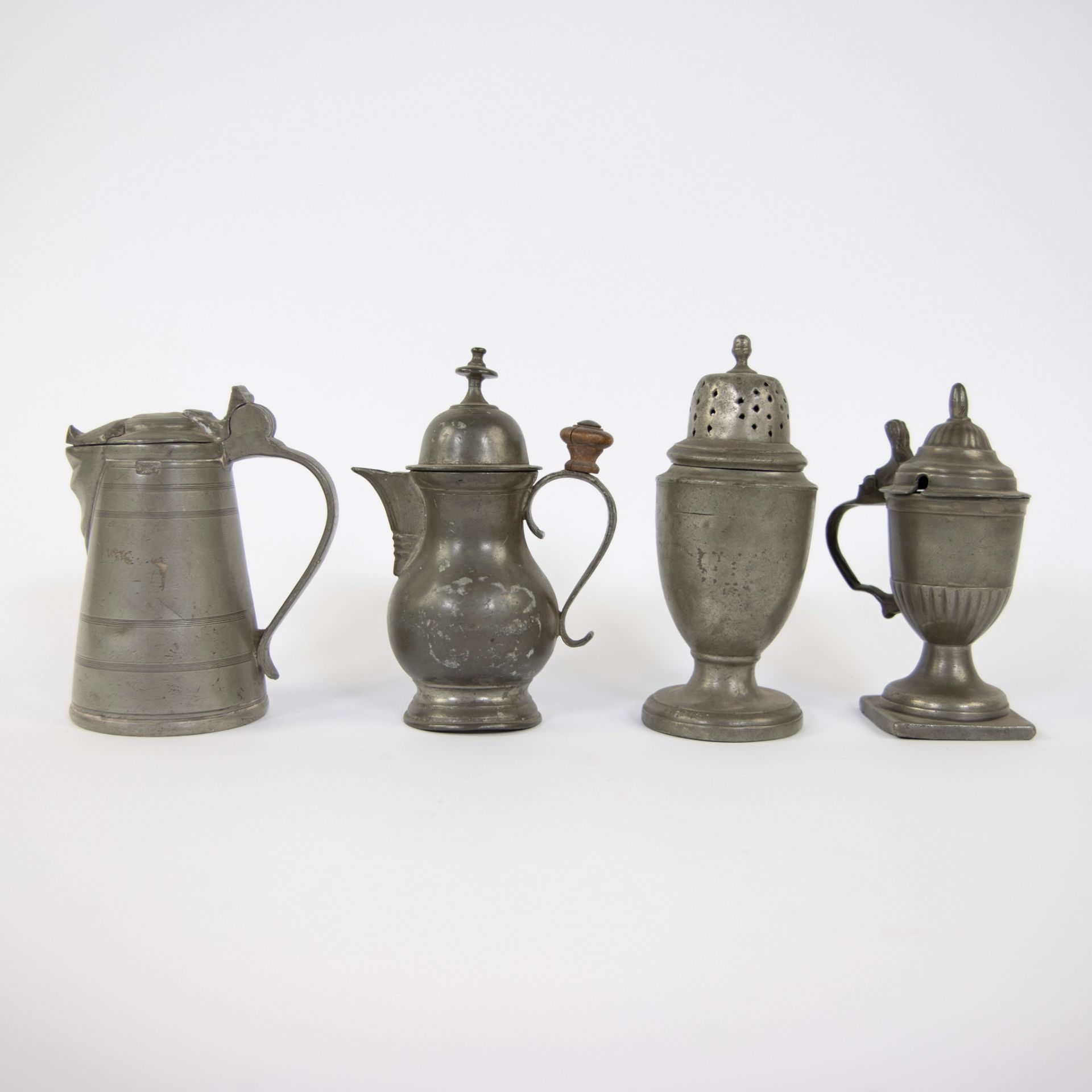 Large collection of pewter pitchers and beer pots, 18th/19th century - Image 9 of 10