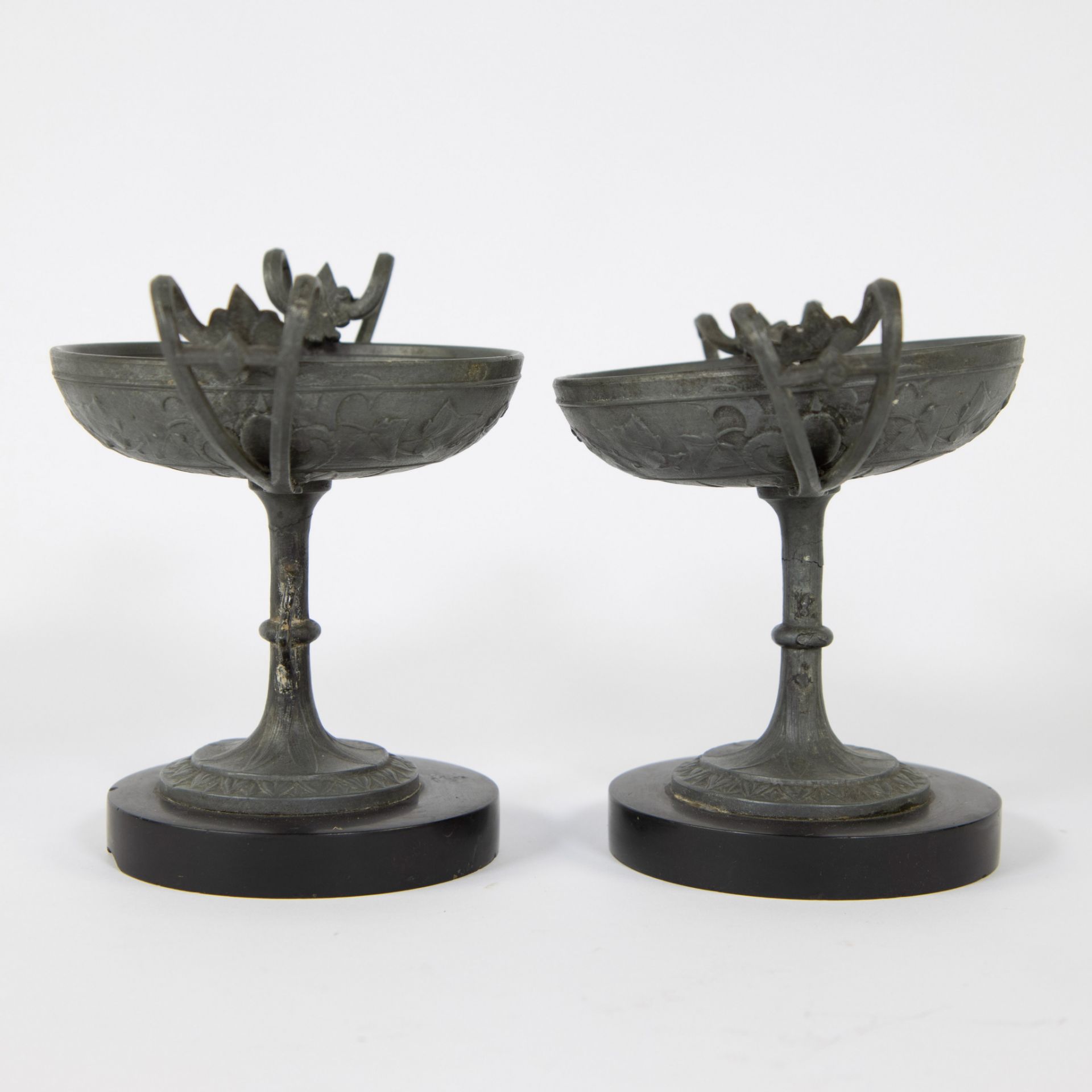 2 antique pewter tazzas on a black marble base and a pair of apothecary jars - Image 4 of 11