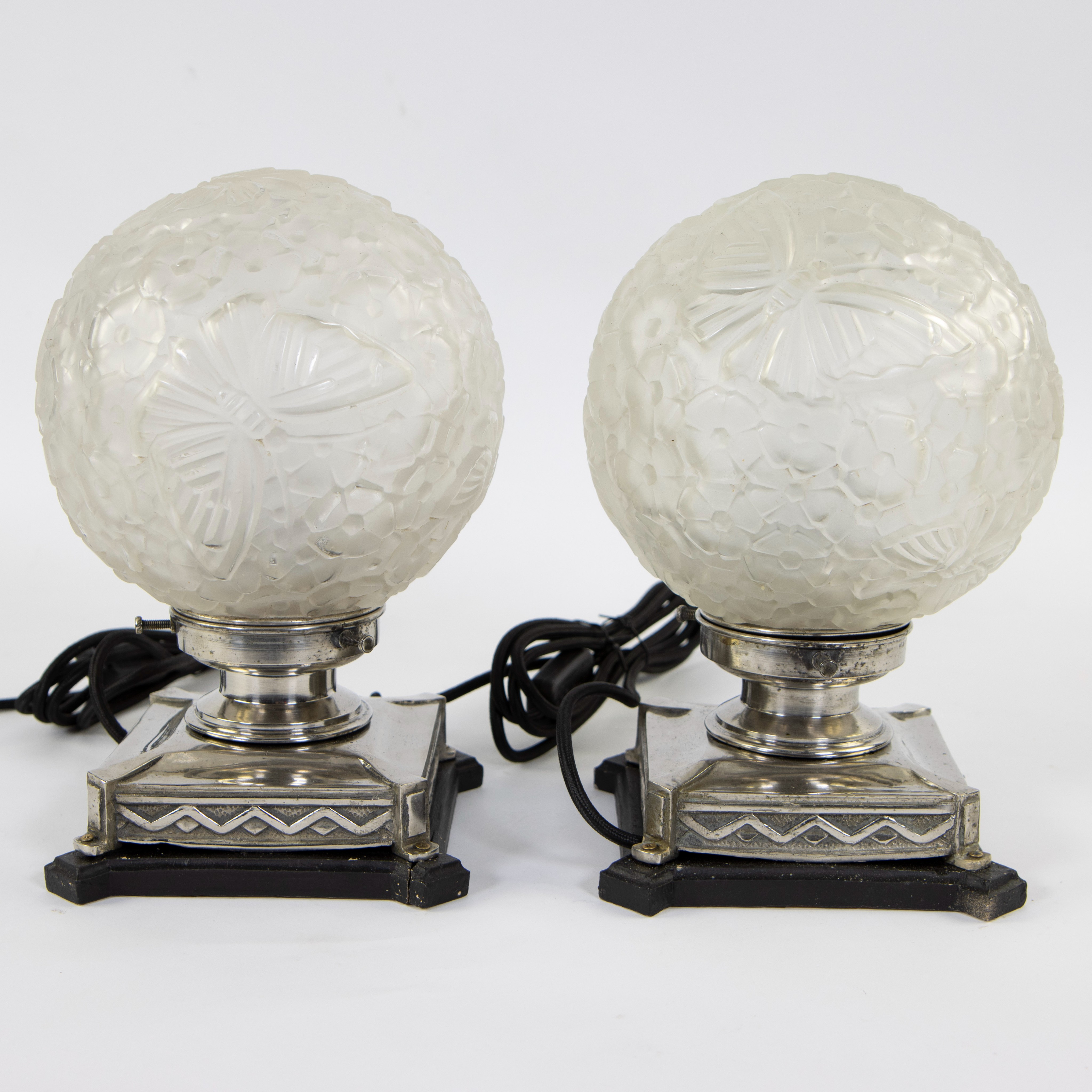 Pair of Art Deco table lamps in silver plated brass and glass balls with butterfly motif - Image 4 of 4