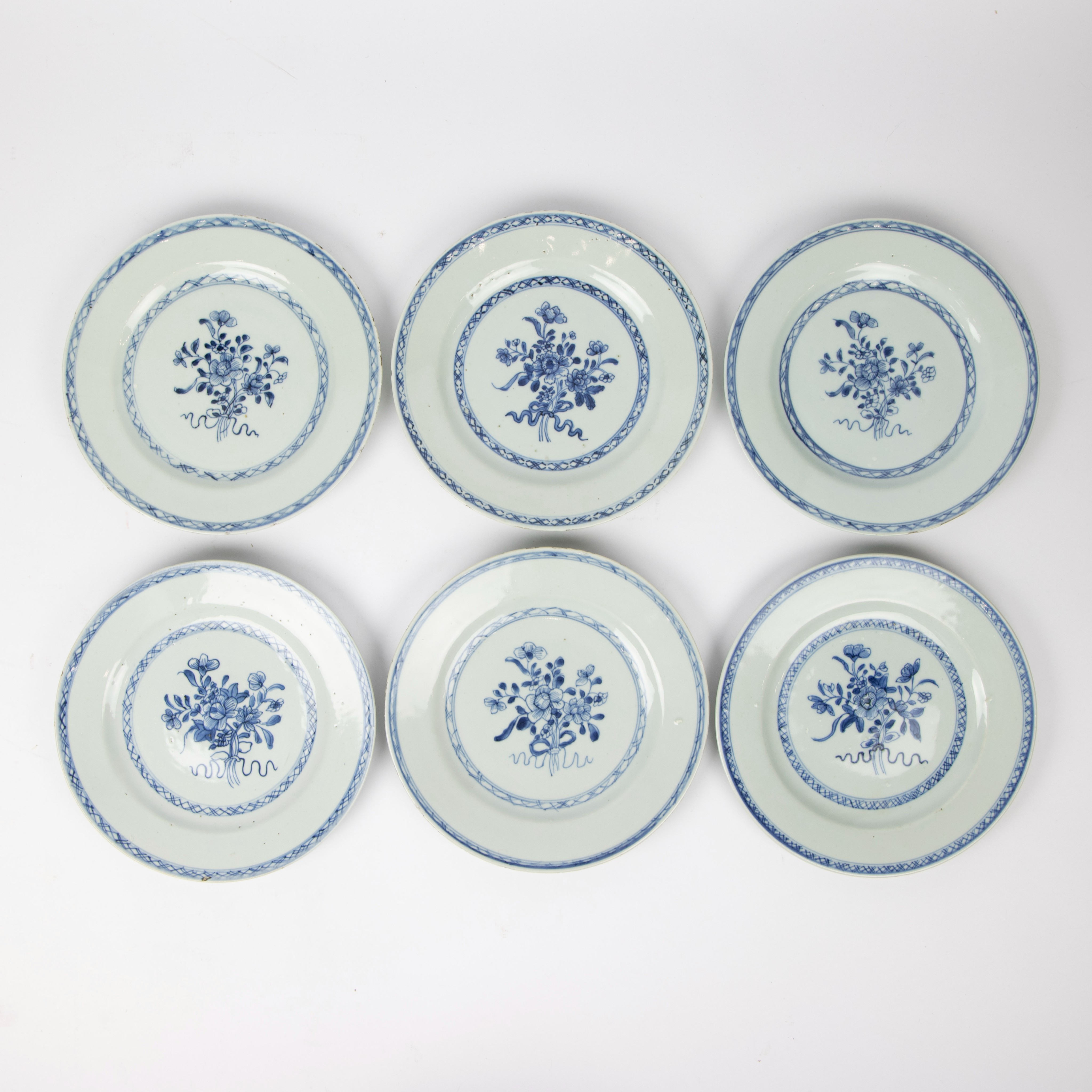 Lot Chinese 6 plates blue/white 18th century and 6 cups famille rose - Image 8 of 11