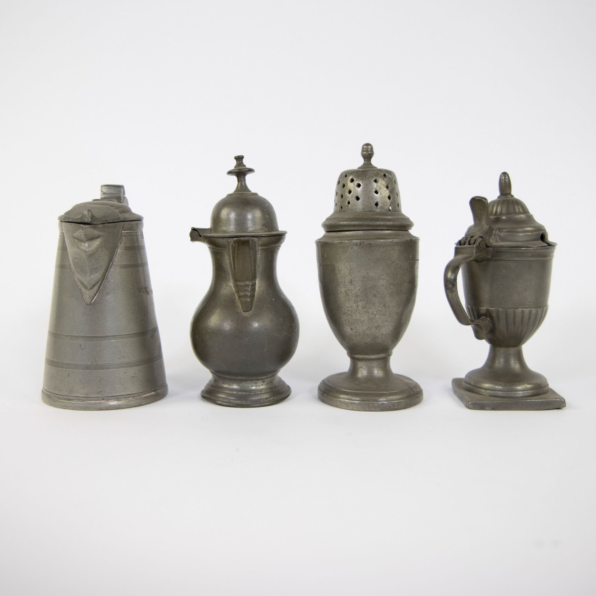 Large collection of pewter pitchers and beer pots, 18th/19th century - Image 8 of 10