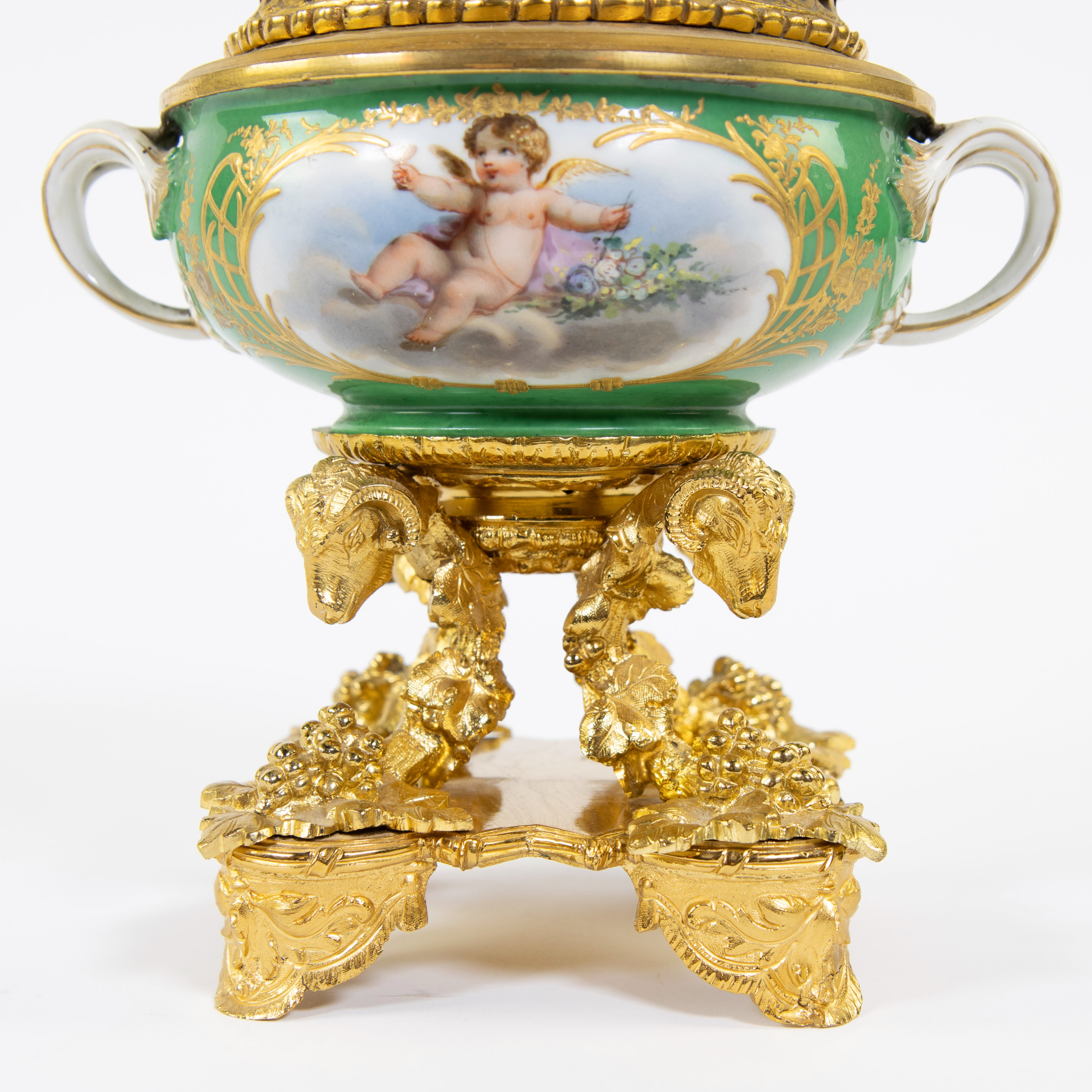 Porcelain table piece with gilt bronze fittings of rams' heads and bunches of grapes. Handpainted wi - Image 2 of 7