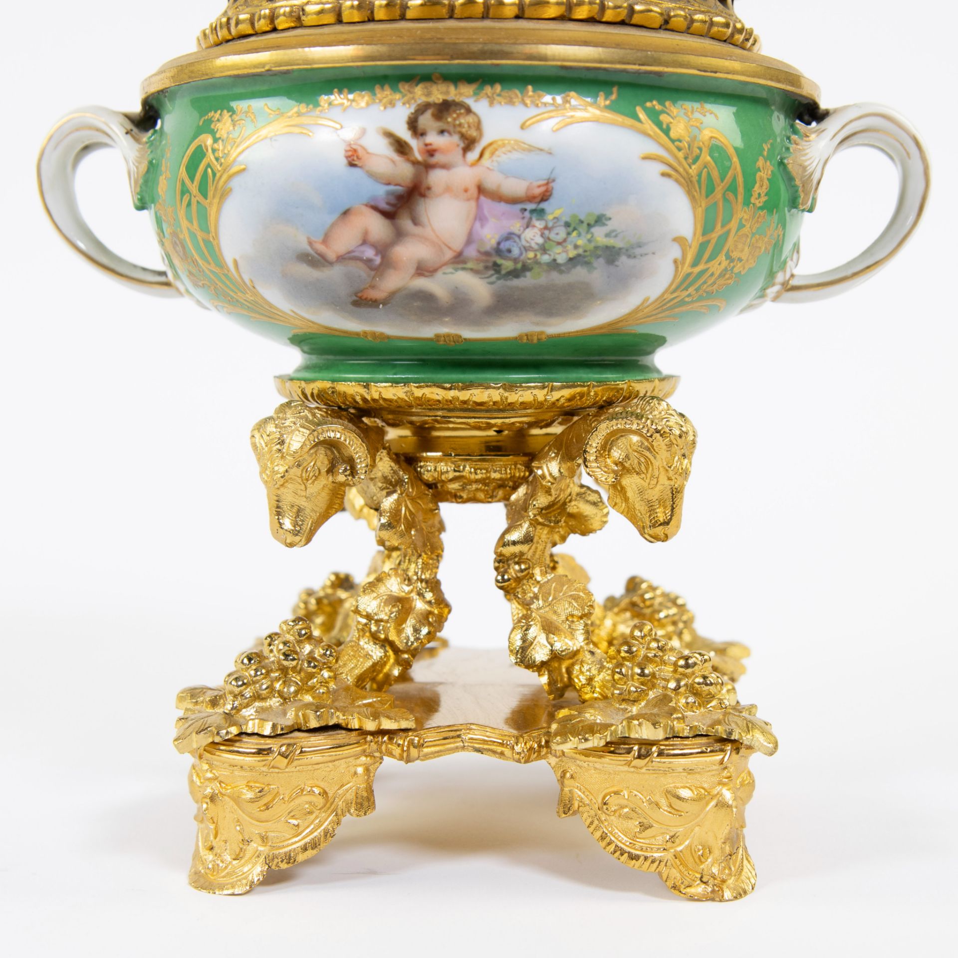 Porcelain table piece with gilt bronze fittings of rams' heads and bunches of grapes. Handpainted wi - Image 2 of 7