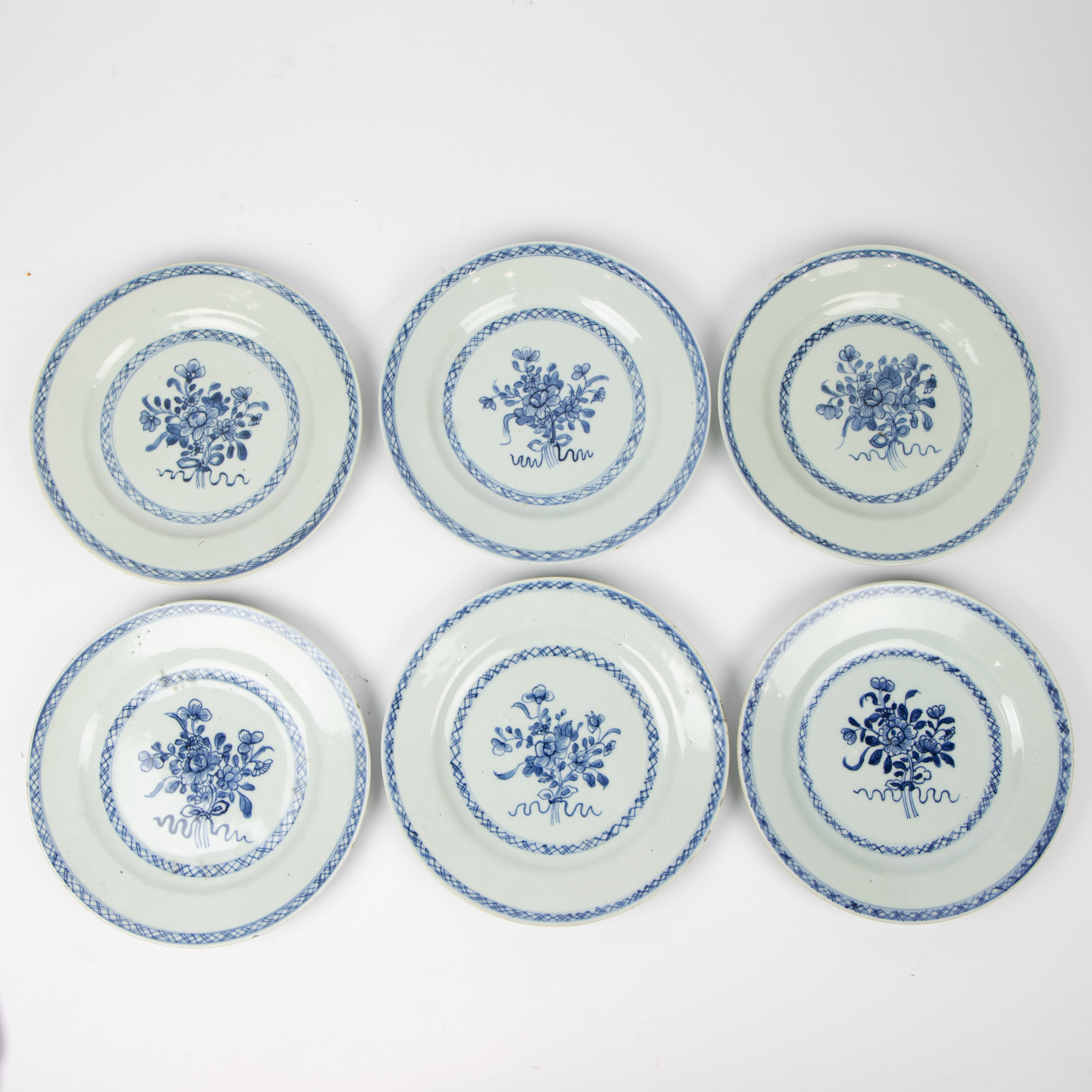 Lot Chinese 6 plates blue/white 18th century and 6 cups famille rose - Image 10 of 11