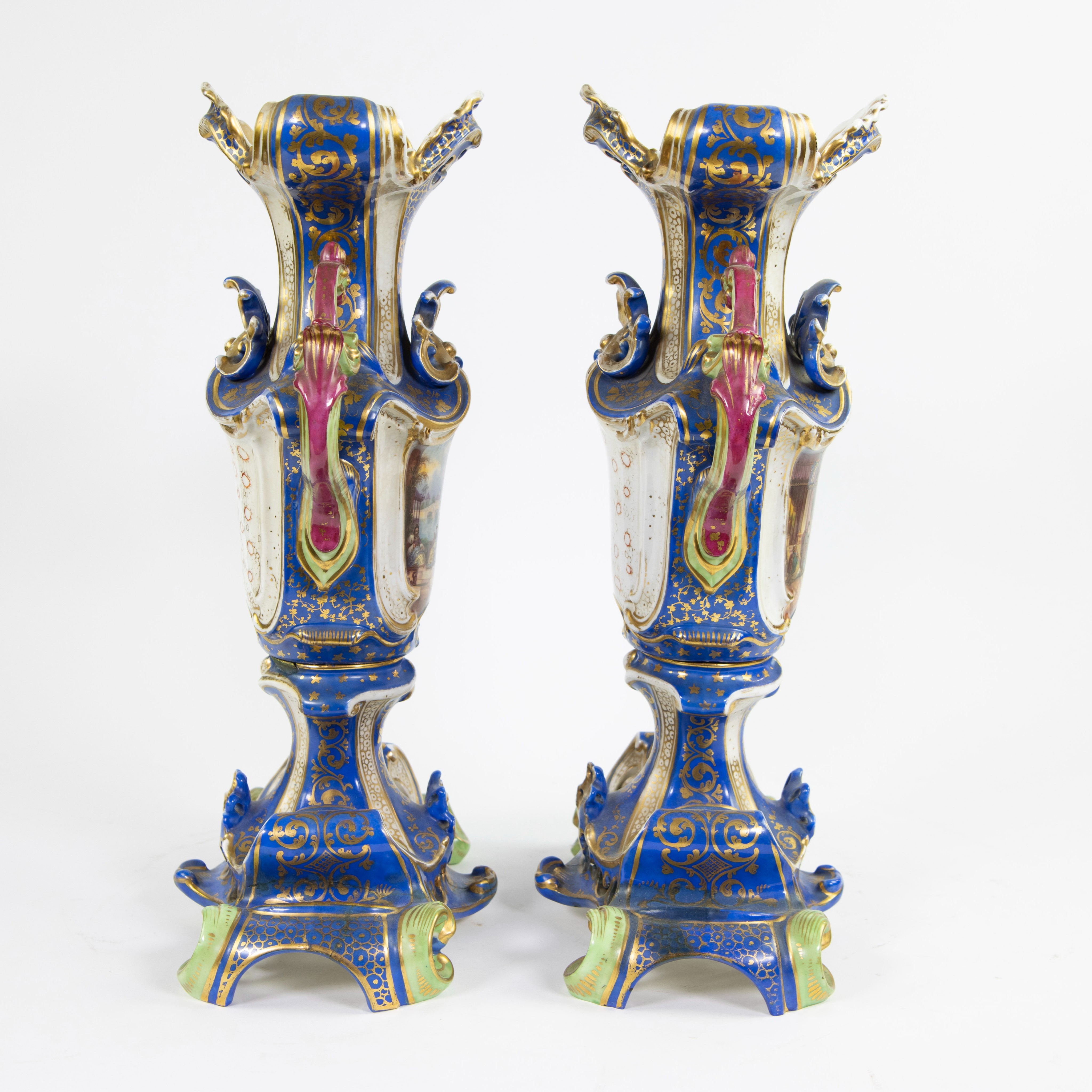 A pair of handpainted porcelain vases in the manner of Jacob Petit, Paris, France, ca 1850 - Image 4 of 5