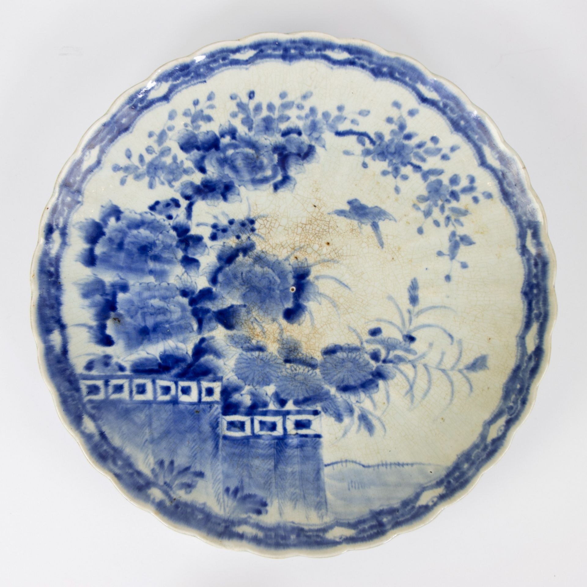 Collection of 2 large Japanese blue and white plates - Image 4 of 5