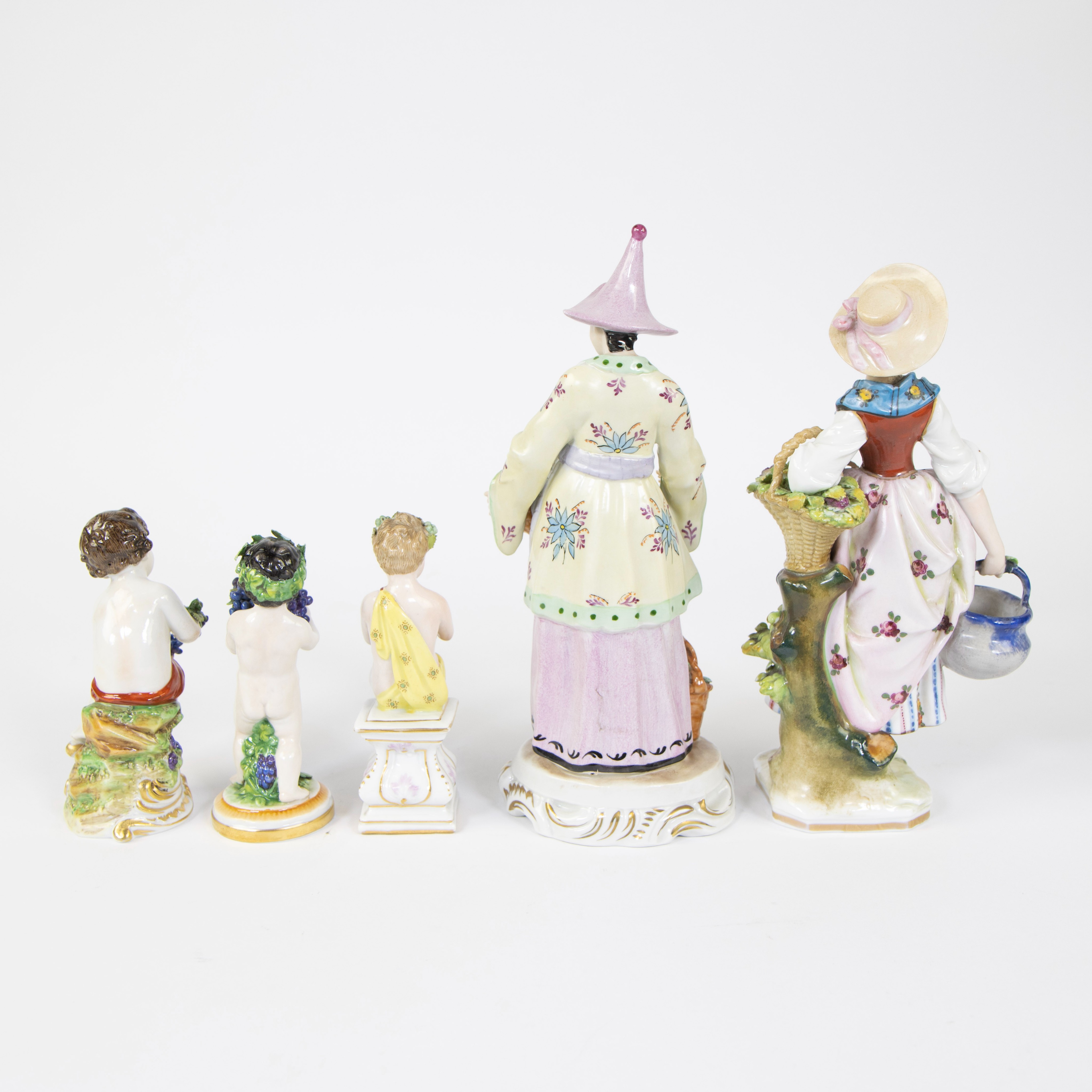 Large collection of porcelain figurines and 2 round lidded boxes (one of which is Sèvres) - Image 9 of 15