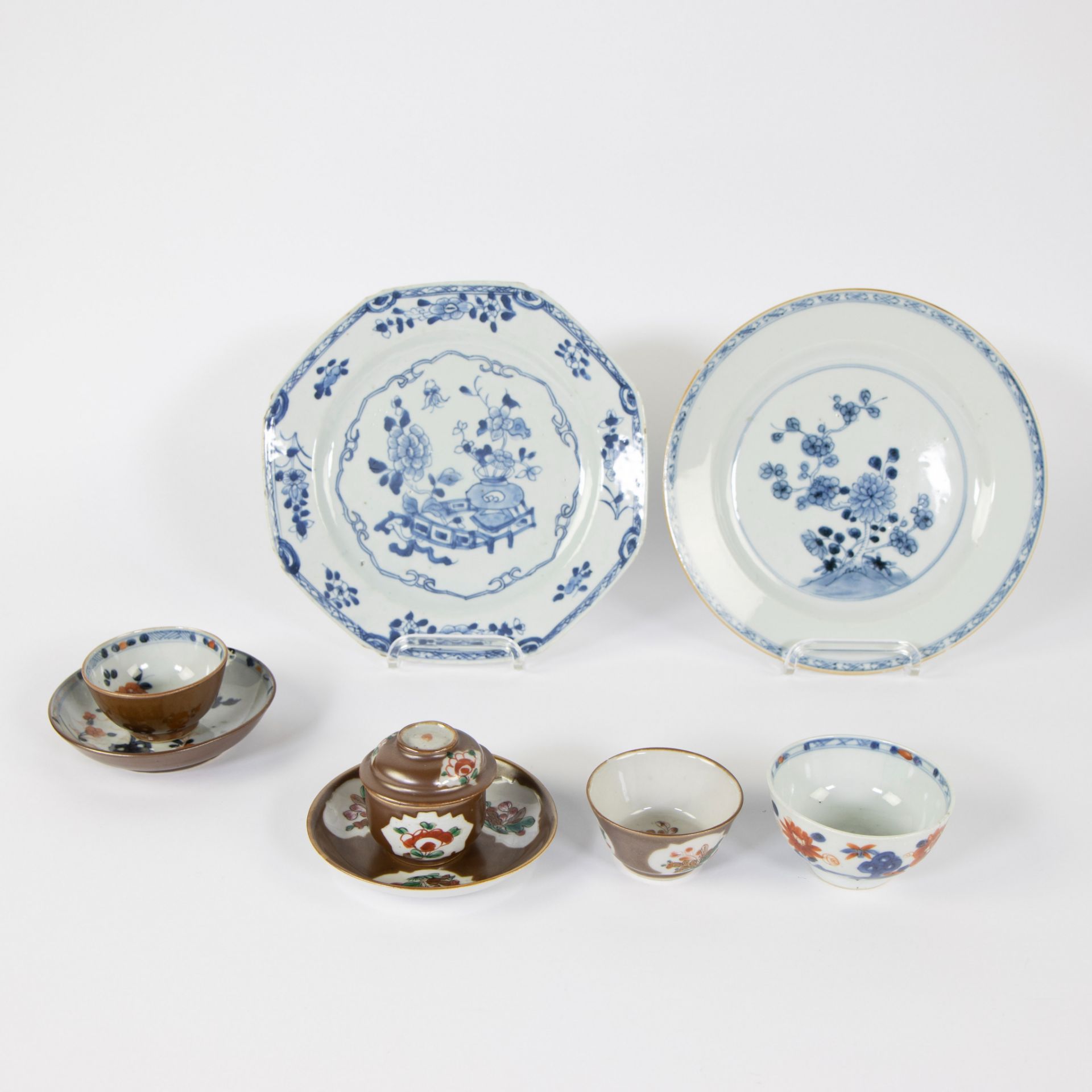 A set of Chinese batavia brown cups and saucers, one Imari cup and 2 plates blue/white, 18th C.