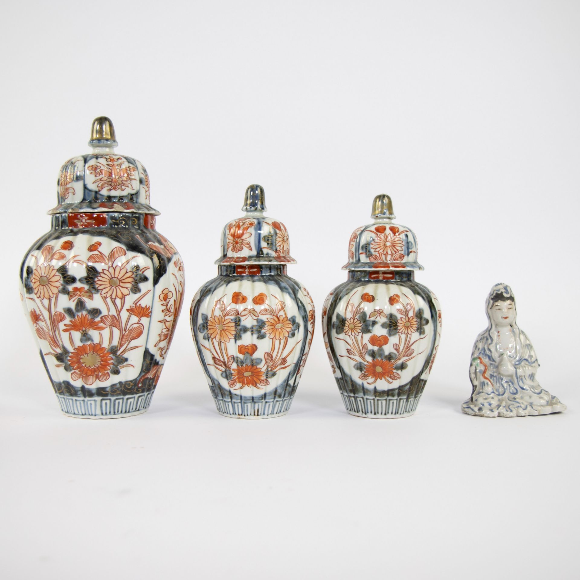 Lot Japanese porcelain 18th/19th century and Japanese 19th century Kannon figurine - Image 2 of 8
