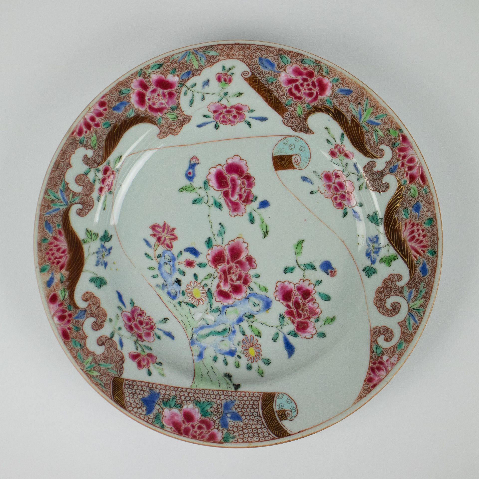 3 Chinese plates famille rose Qianlong - Image 8 of 9