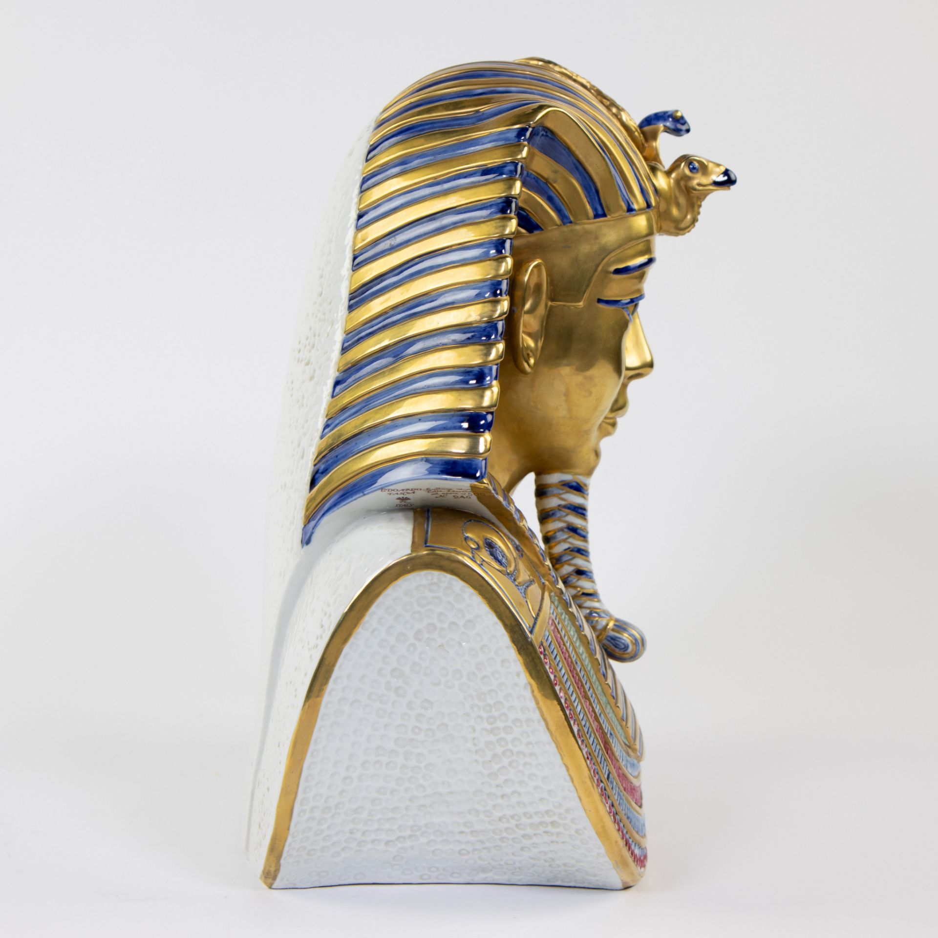 An Edoardo Tasca porcelain King Tutankhamun head, Capo di Monti, signed and n° 240/500 - Bild 5 aus 7