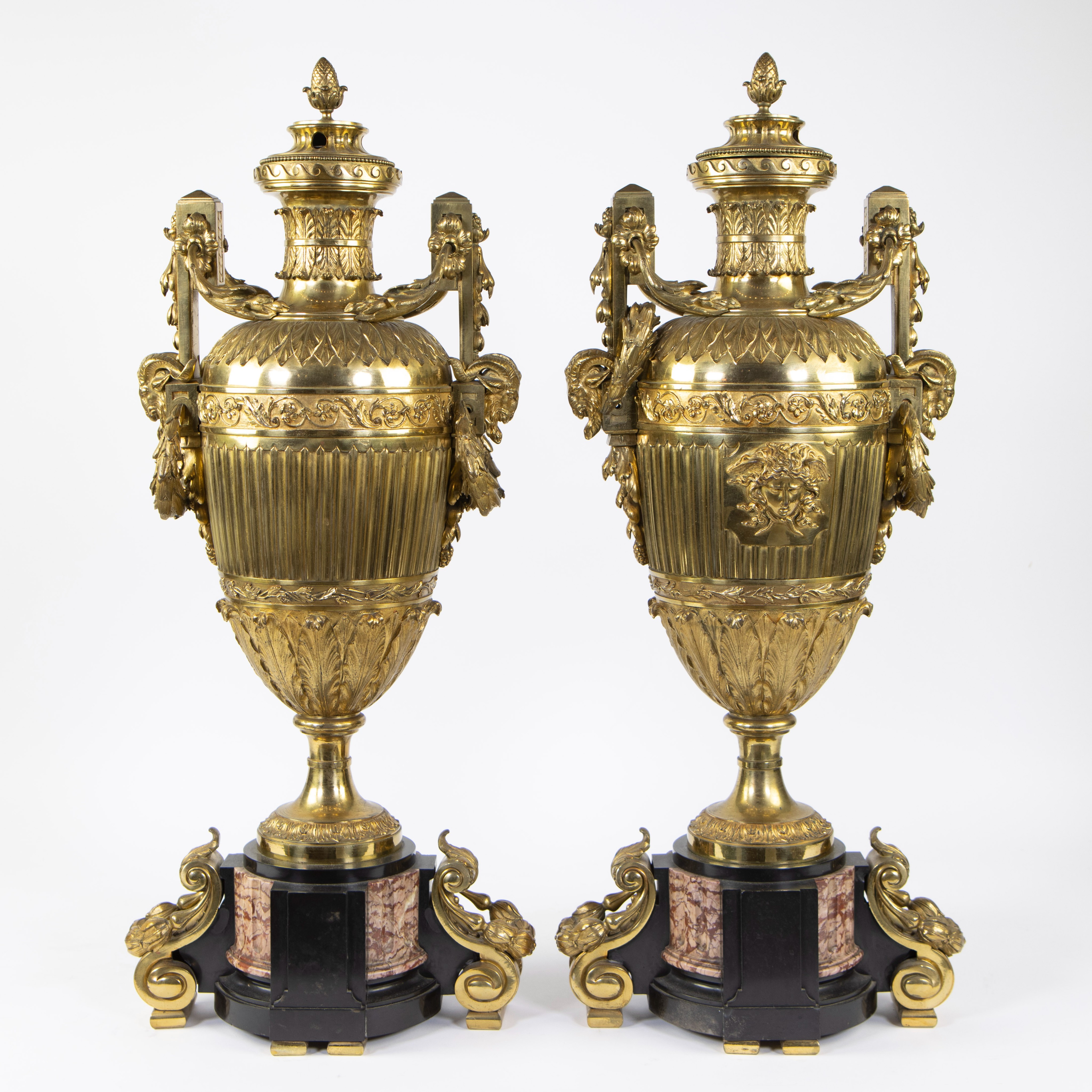 A pair of large gilded bronze decorative vases on a marble base - Image 3 of 5