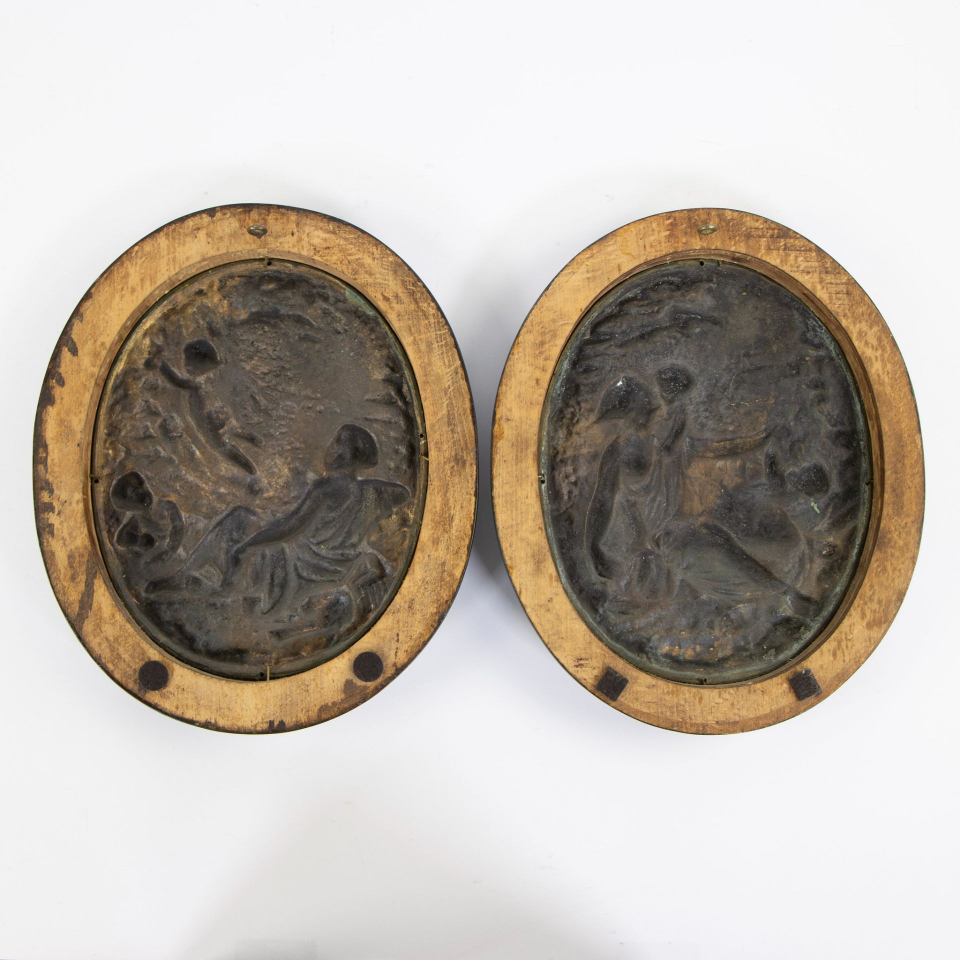 Collection of 2 oval bronze plaques Goddess and children with grapes and tambourine and Goddess with - Image 4 of 4