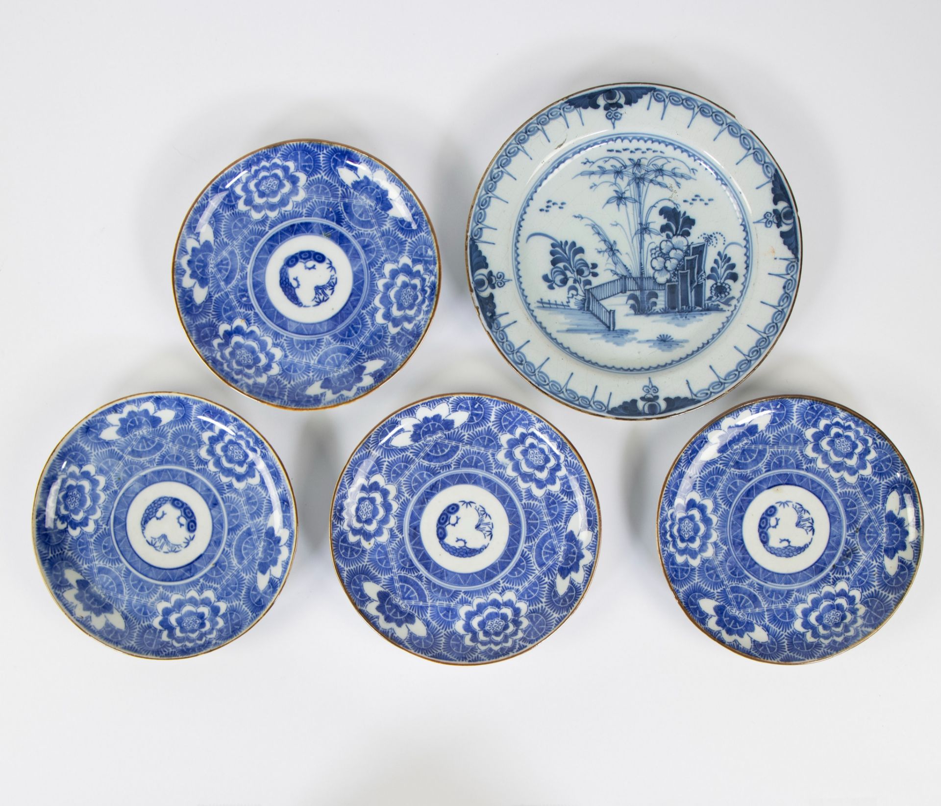 Lot Japanese and Chinese plates (11) blue/white and Imari - Image 2 of 7