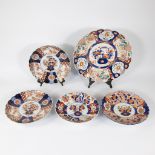 Lot of 5 Japanese Imari dishes with barbed rim, 19th century