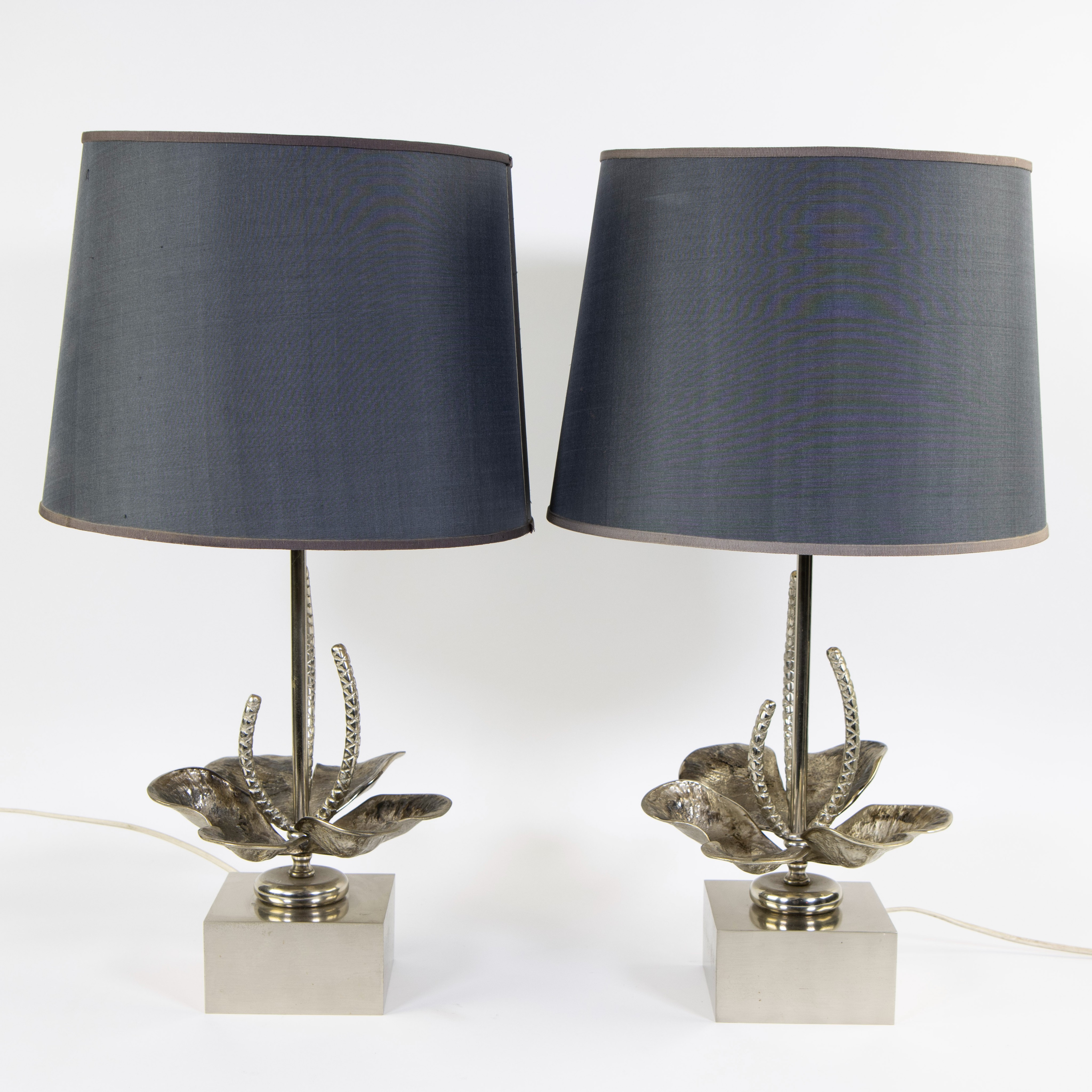 Pair elegant solid silver-plated brass lamps around a stylized exotic flower. Close to the work of M