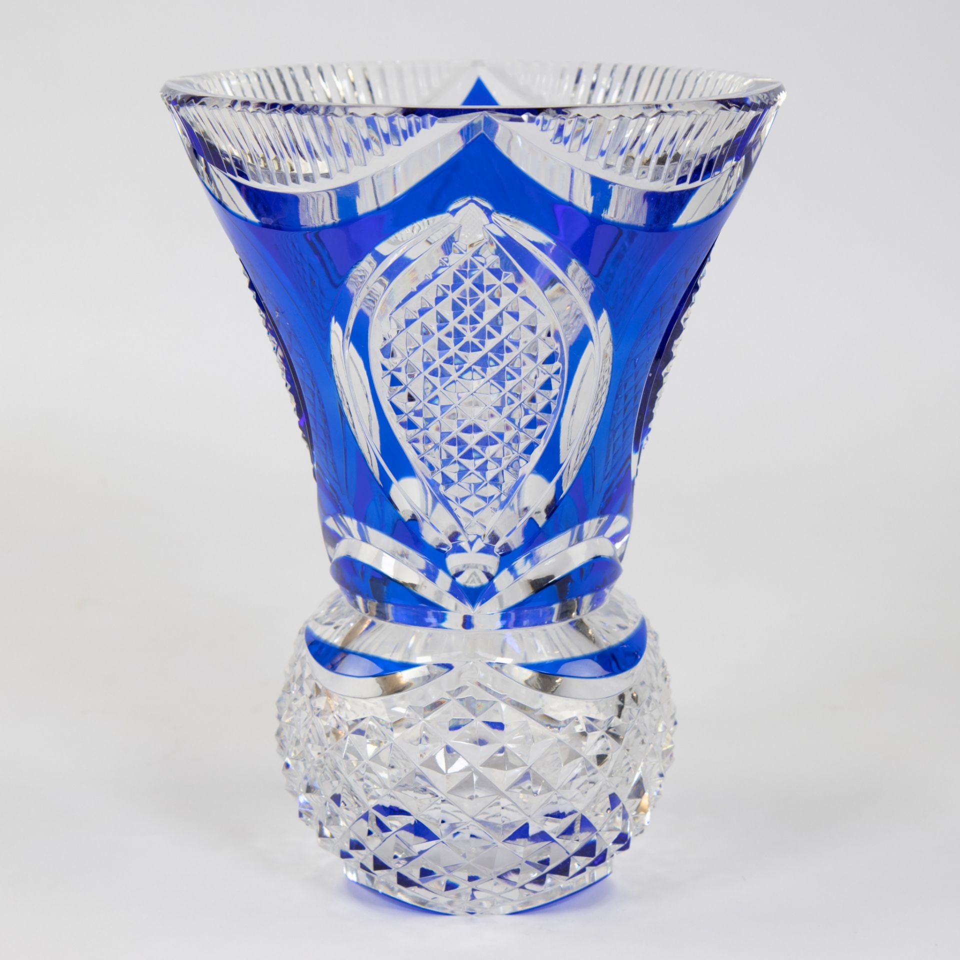 VAL SAINT LAMBERT colorless and colbalt blue cut crystal vase OMAR (Charles Graffart), signed and nu - Image 4 of 5