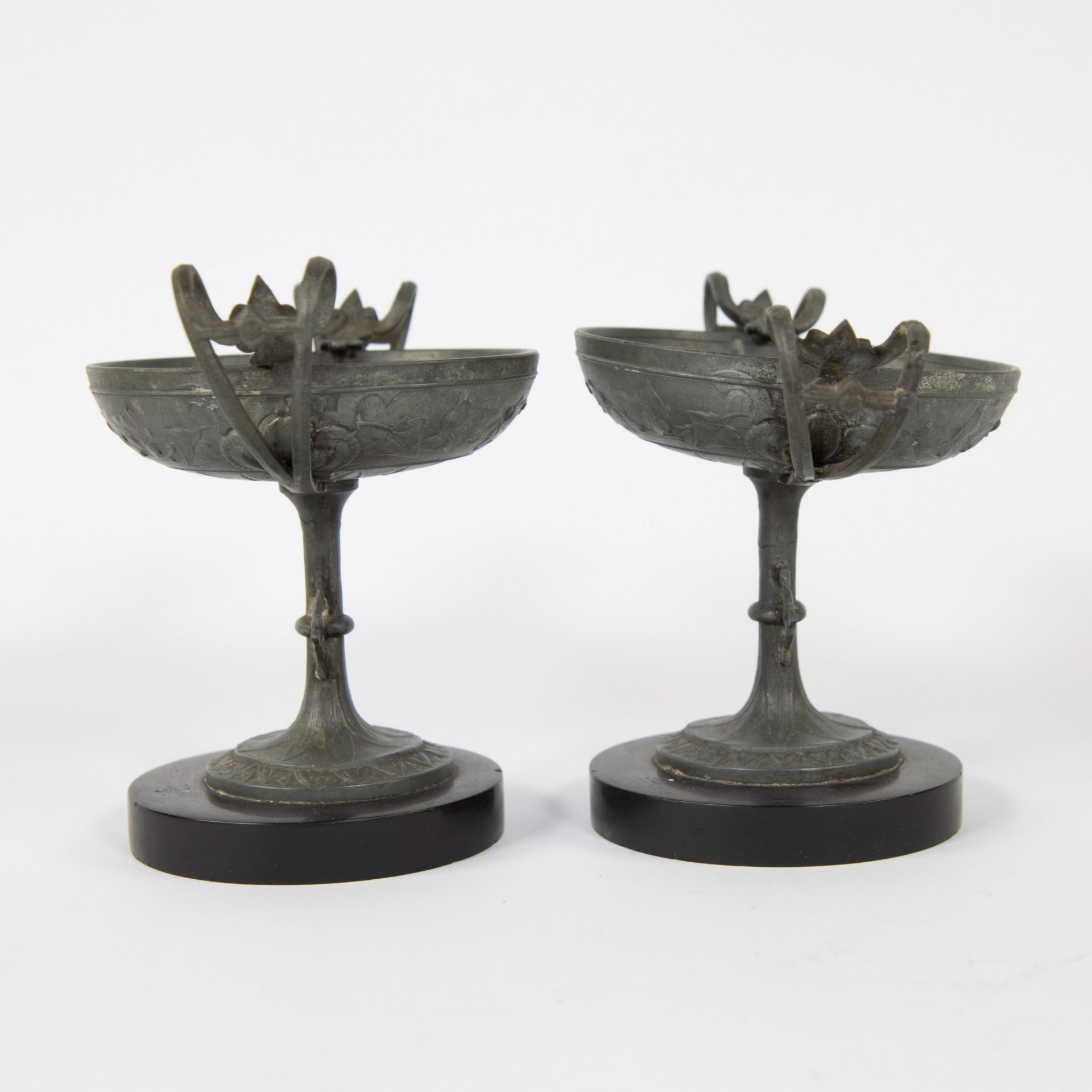 2 antique pewter tazzas on a black marble base and a pair of apothecary jars - Image 6 of 11