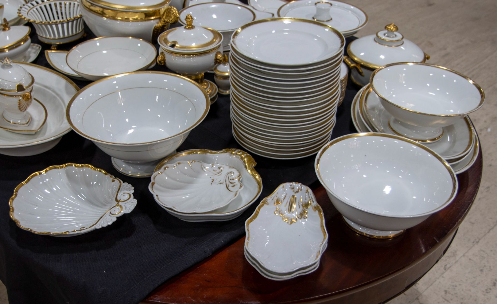 Porcelain dining and coffee service Empire and Empire style - Bild 2 aus 5