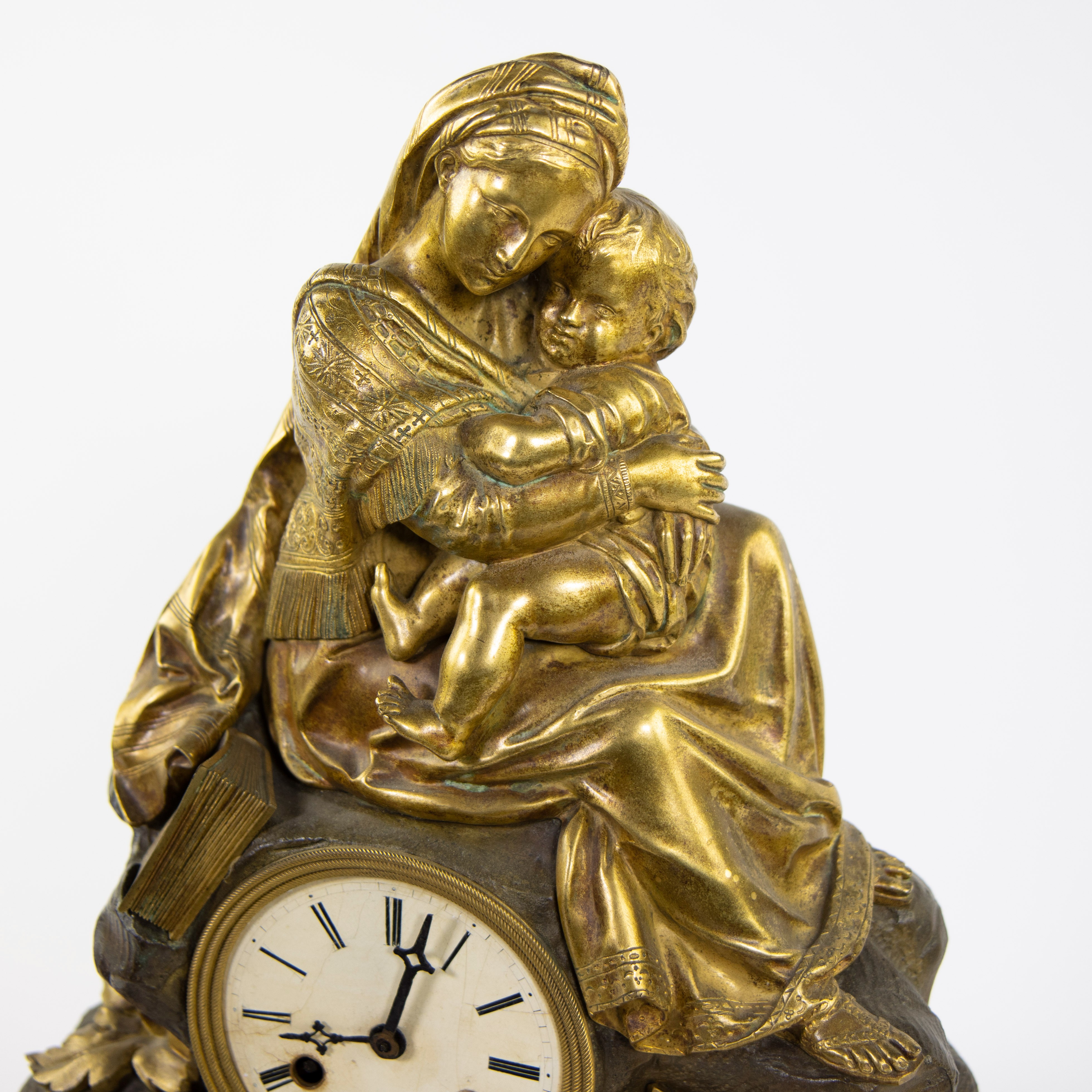 Gilt bronze Louis Philippe mantel clock with mother and child decor, Paris 19th century - Image 2 of 5