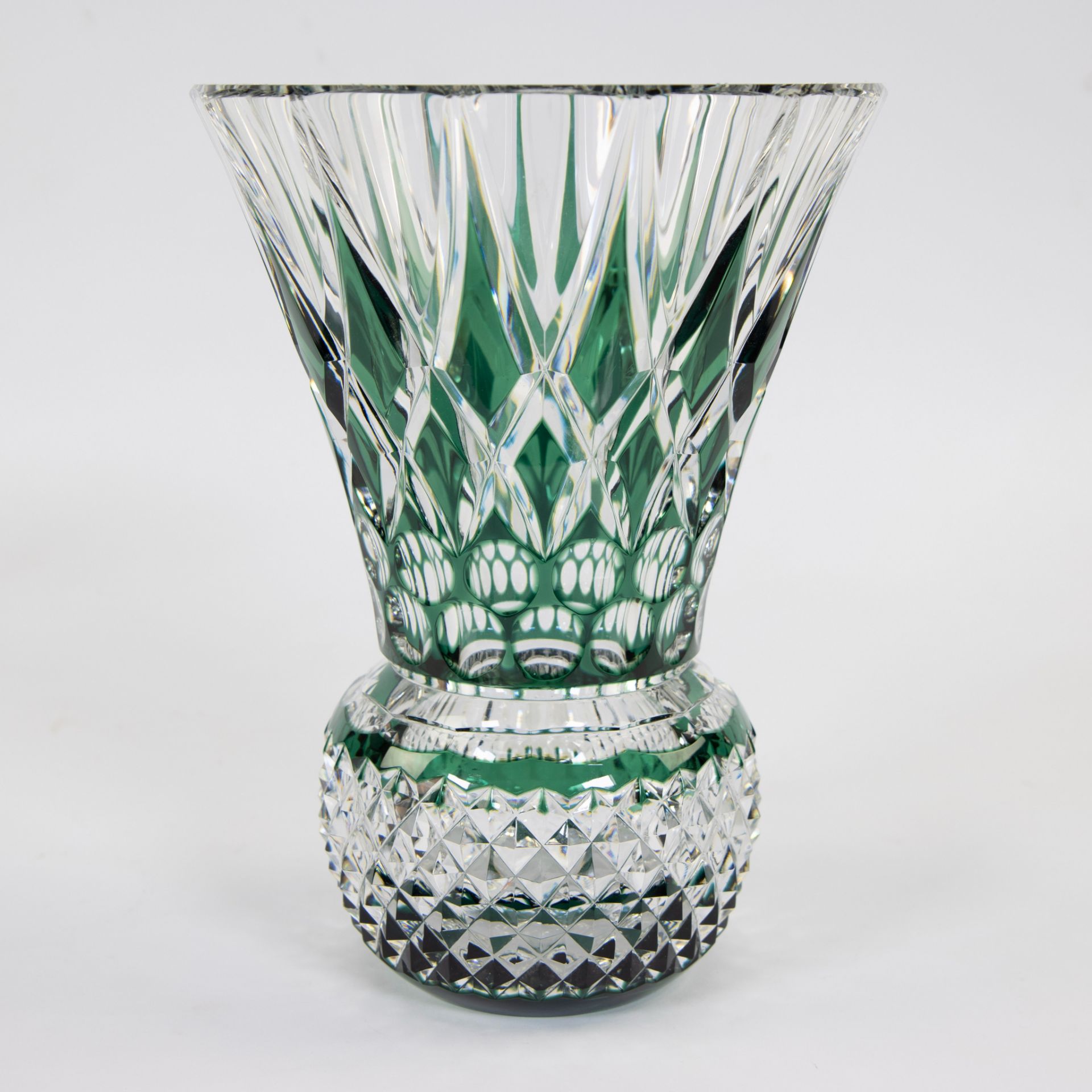 VAL SAINT LAMBERT colorless and green cut crystal vase with diamond cut decor model OMAR, signed - Image 2 of 5