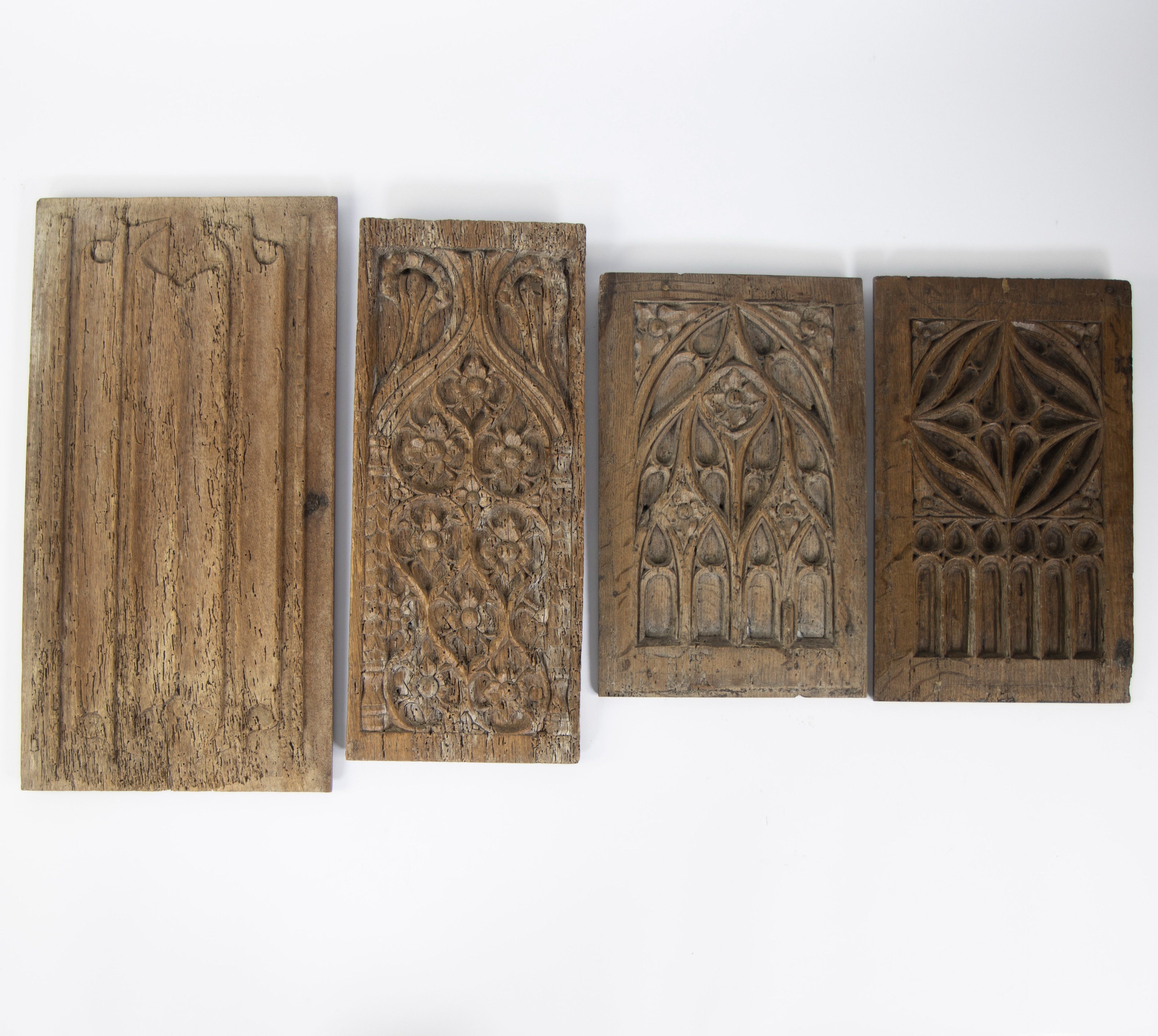 Lot of 3 Gothic panels 16th century and neo-Gothic letter panel