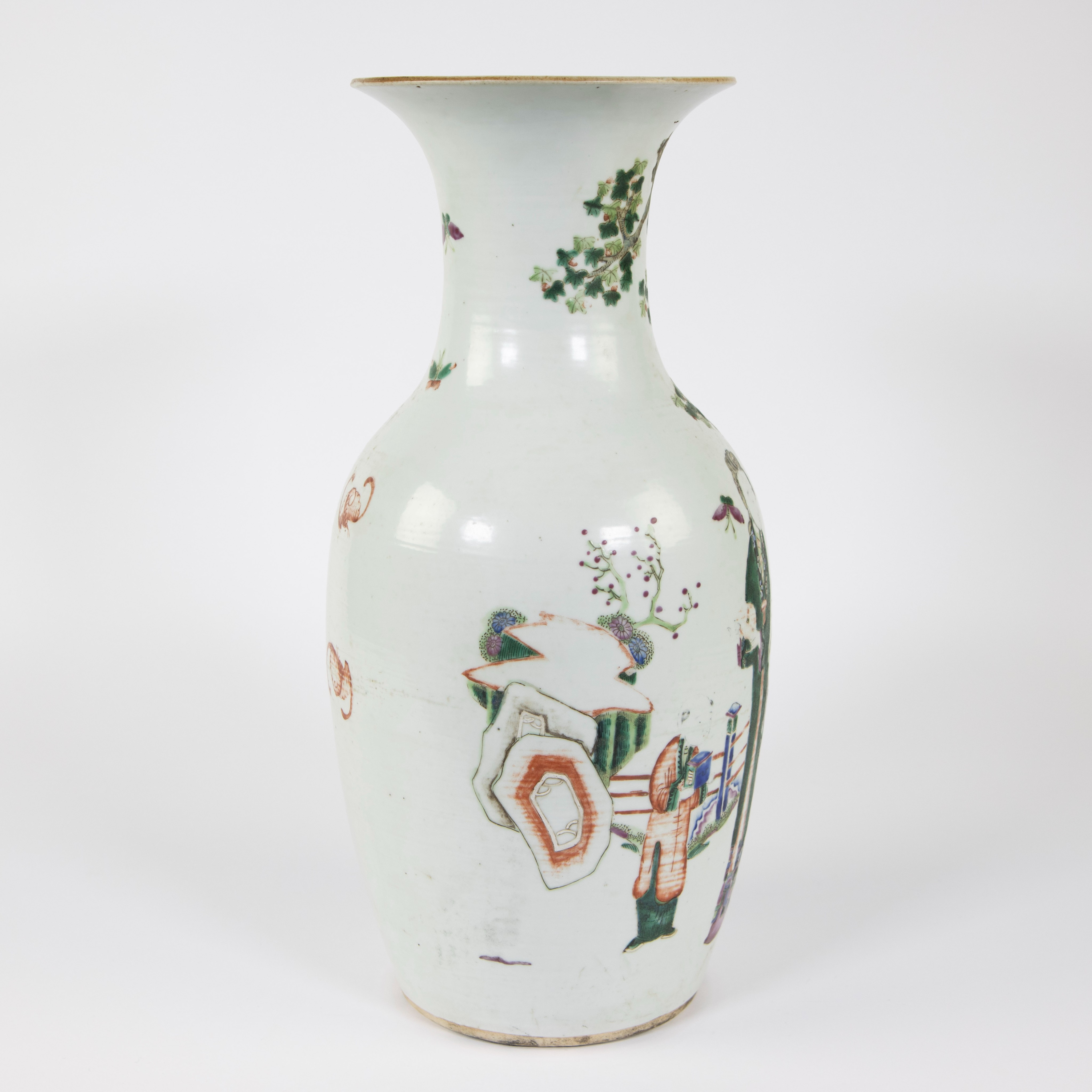 Chinese vase with garden decoration and butterflies, 19th century - Image 4 of 7