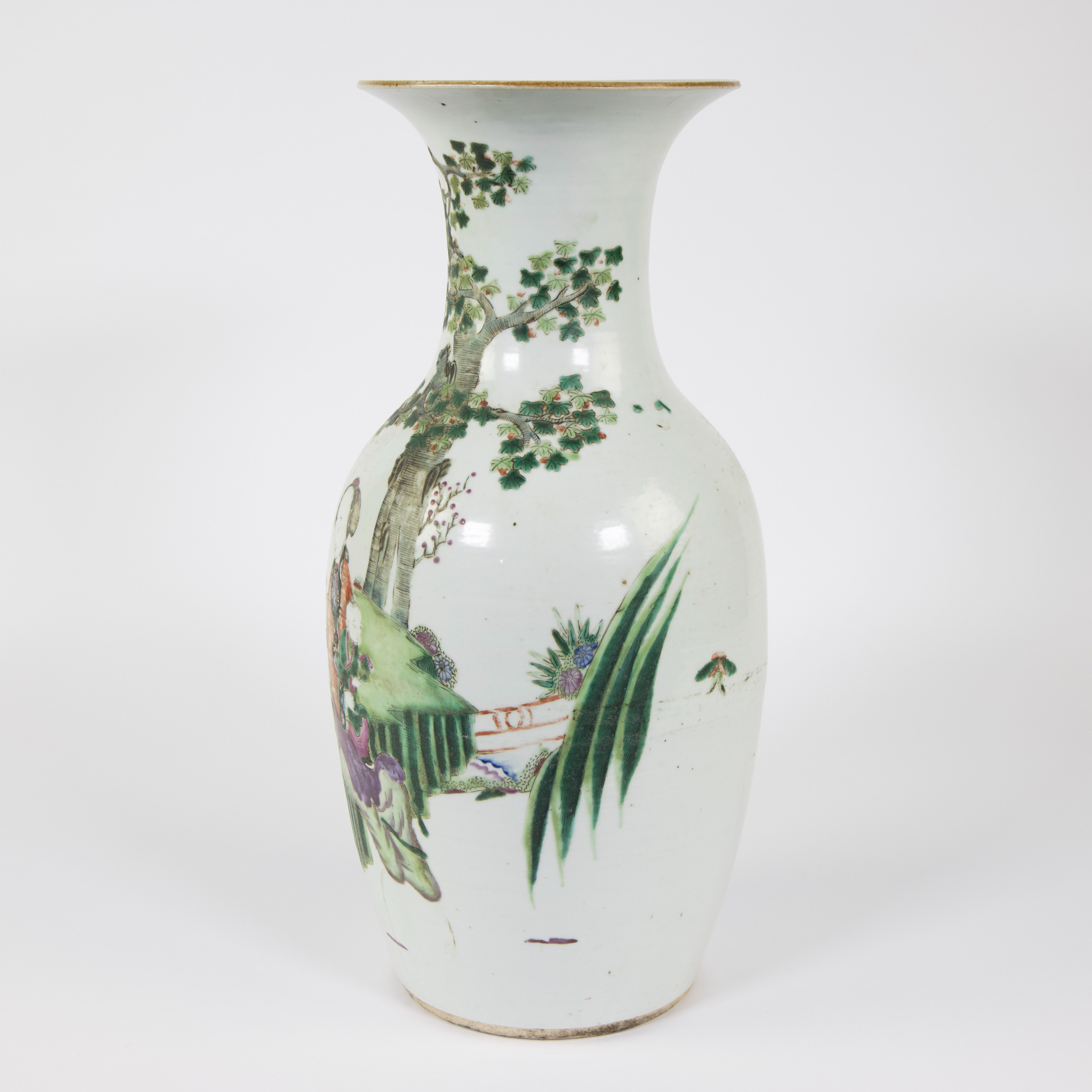 Chinese vase with garden decoration and butterflies, 19th century - Image 2 of 7