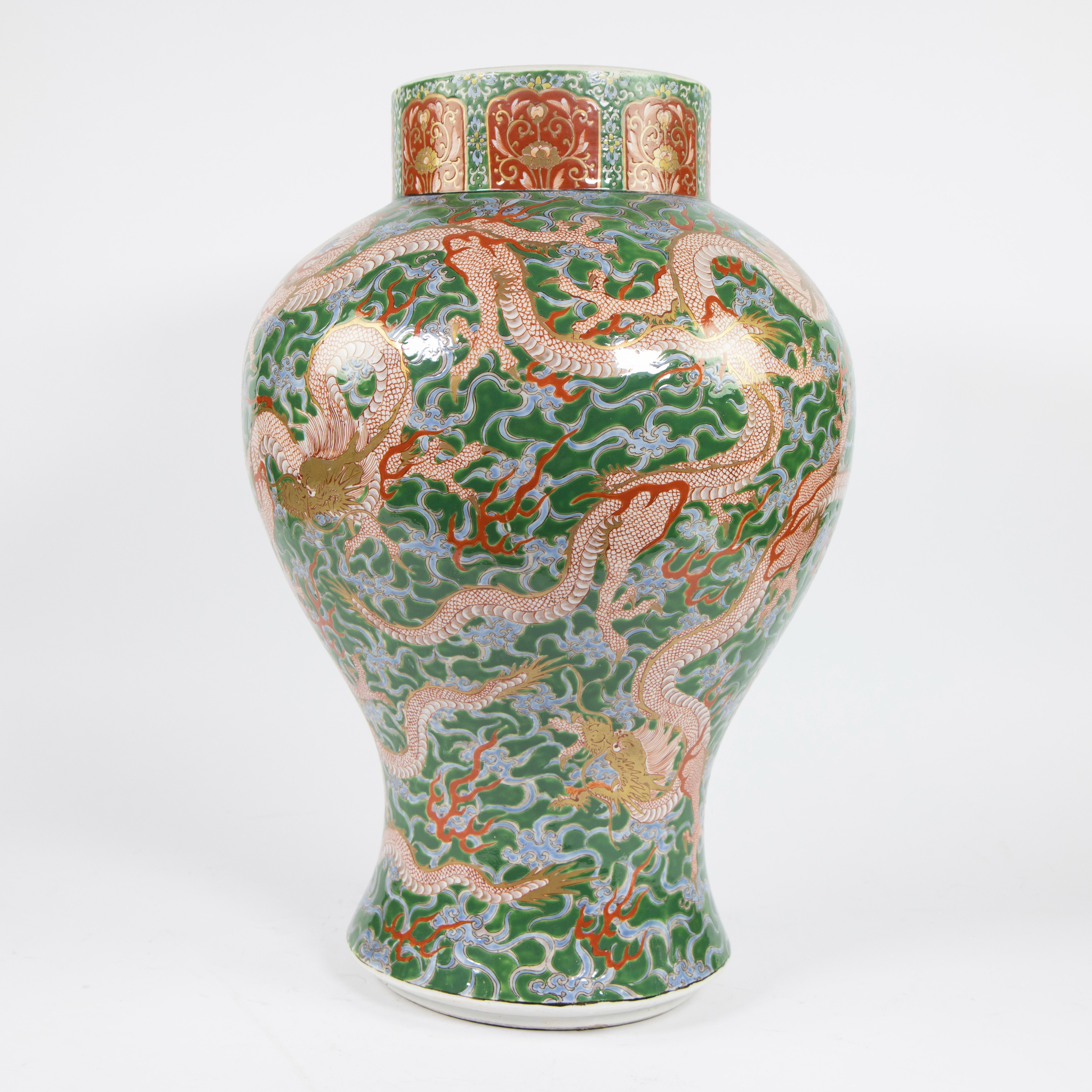 Chinese/Japanese vase marked Chenghua, Guangxu period, late 19th century - Image 4 of 6