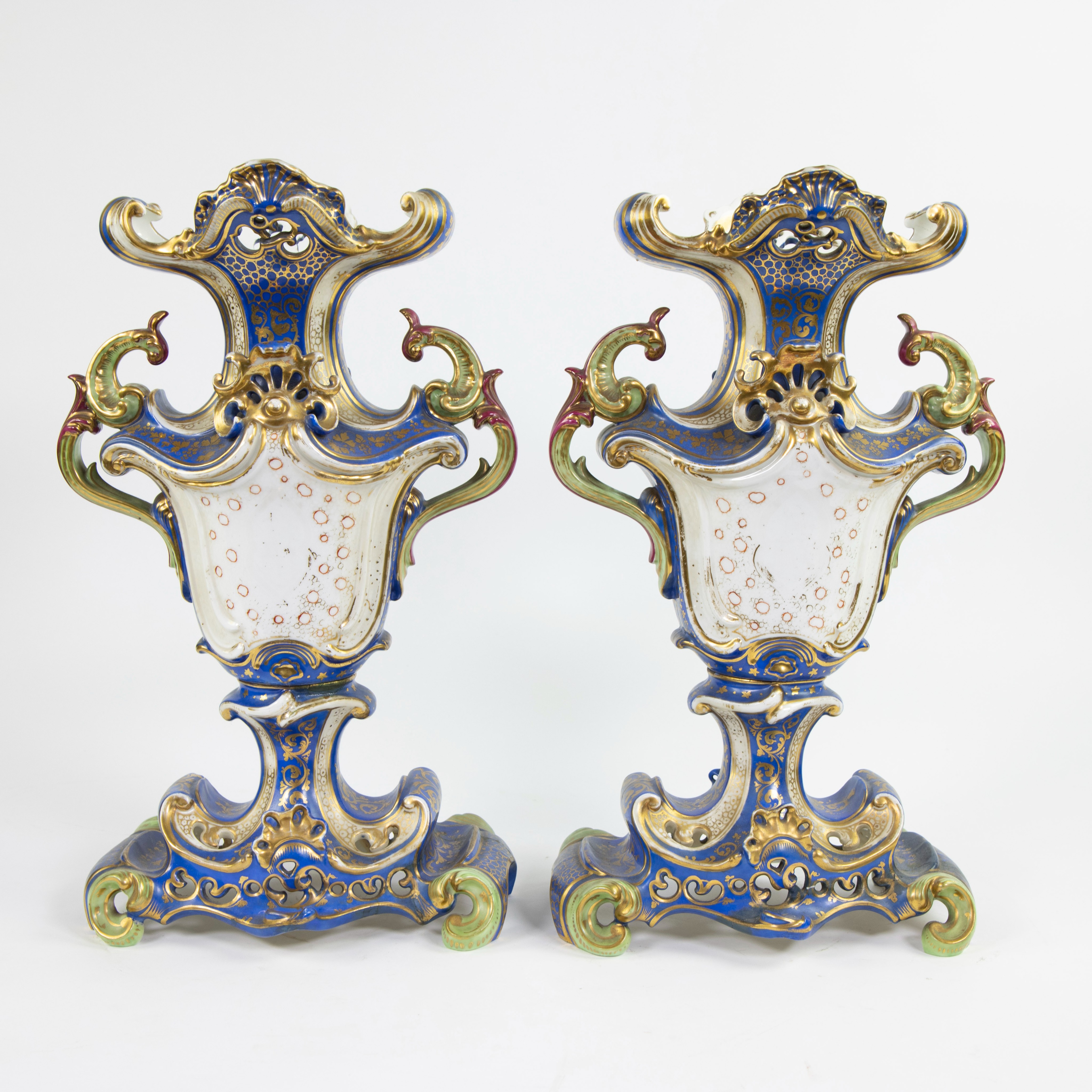 A pair of handpainted porcelain vases in the manner of Jacob Petit, Paris, France, ca 1850 - Image 3 of 5