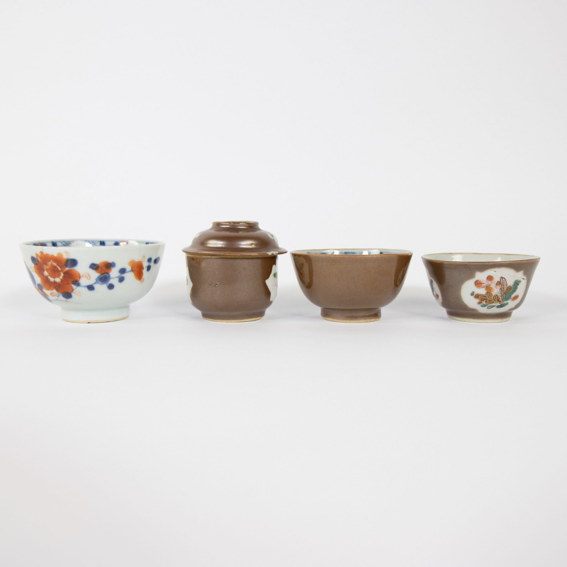 A set of Chinese batavia brown cups and saucers, one Imari cup and 2 plates blue/white, 18th C. - Image 5 of 11