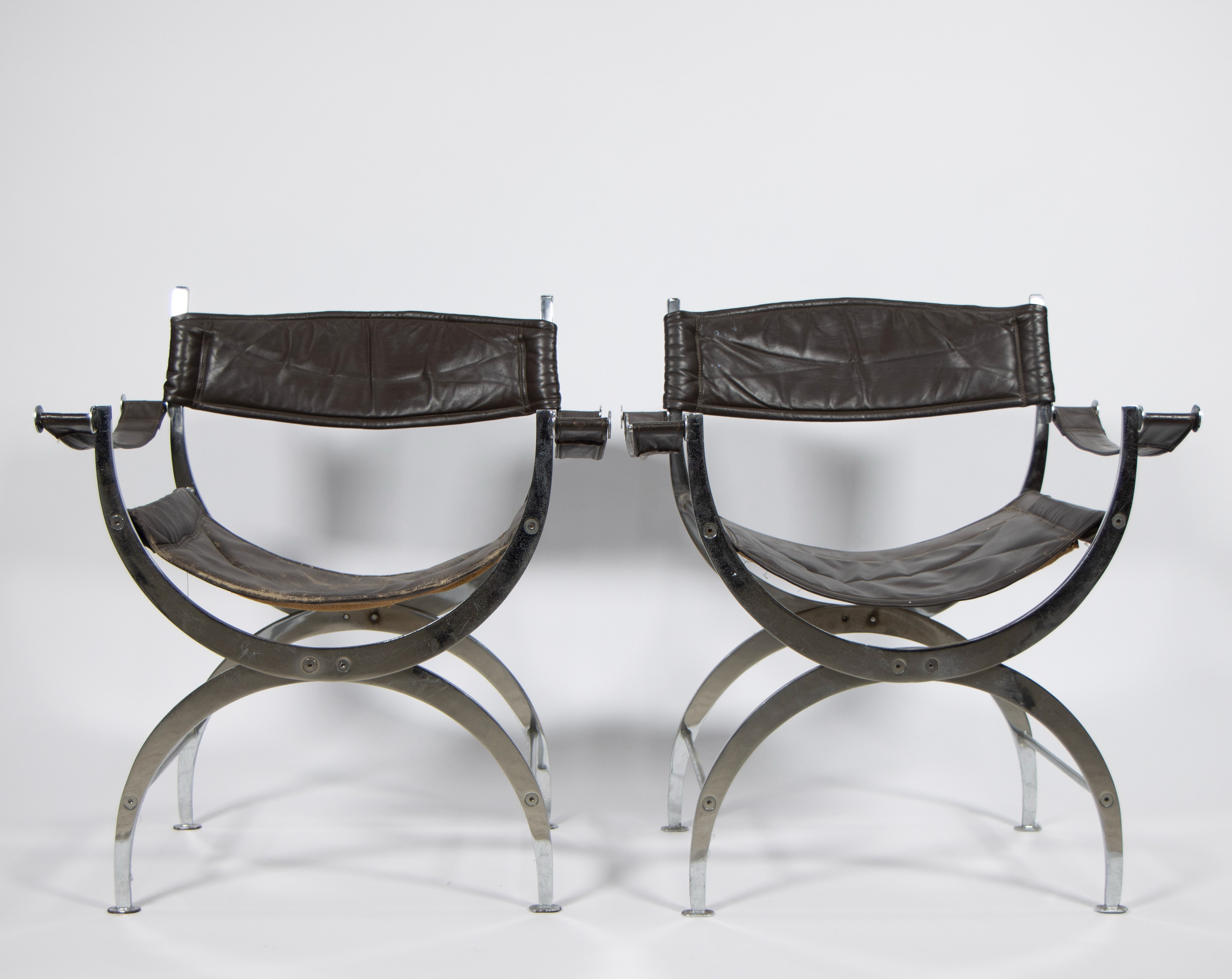Pair of vintage leather and chromed metal curules chair 1970s - Image 2 of 3