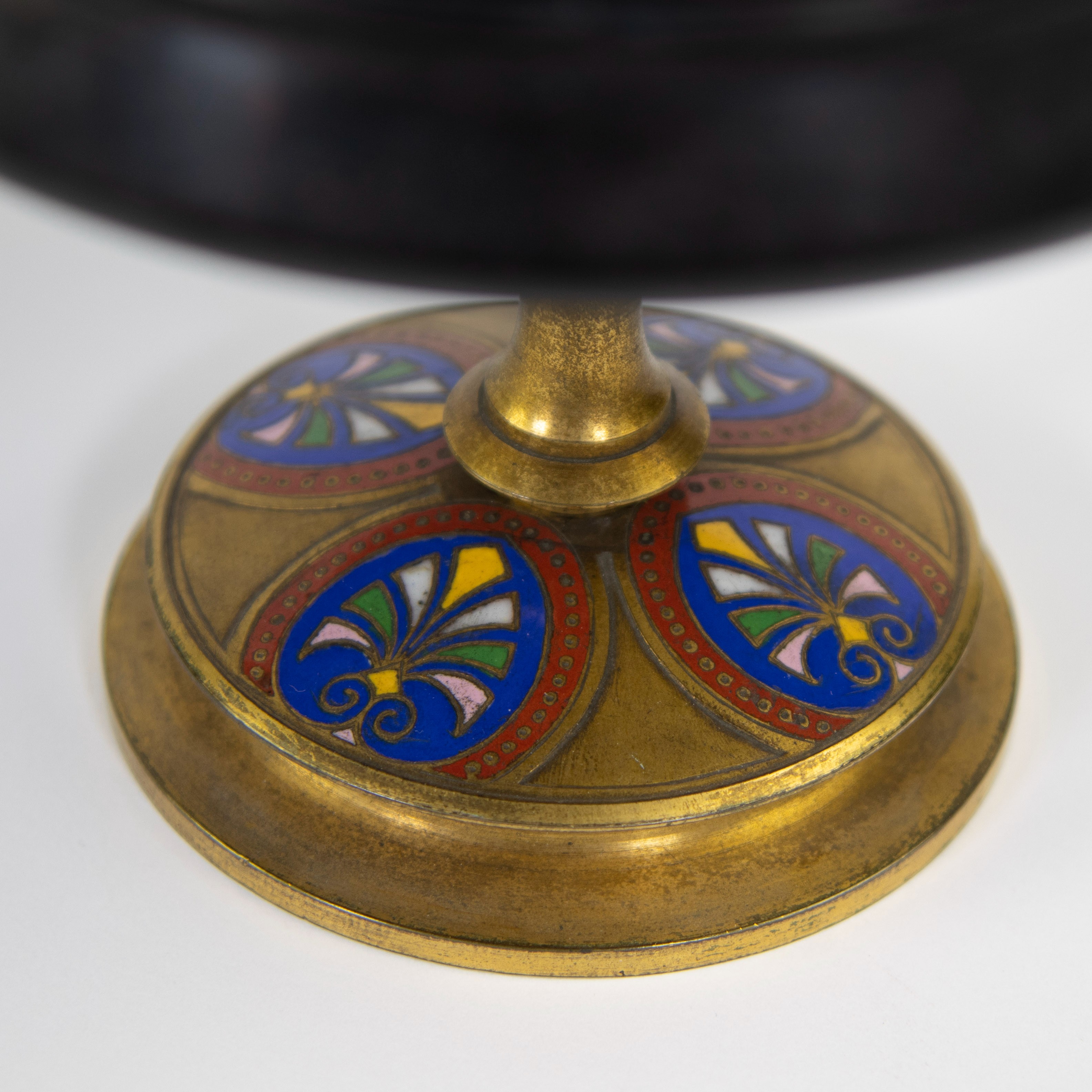 Pair of mantel pieces, bowl in blue and enamel on gilt bronze on foot, Paris late 19th century - Image 6 of 7