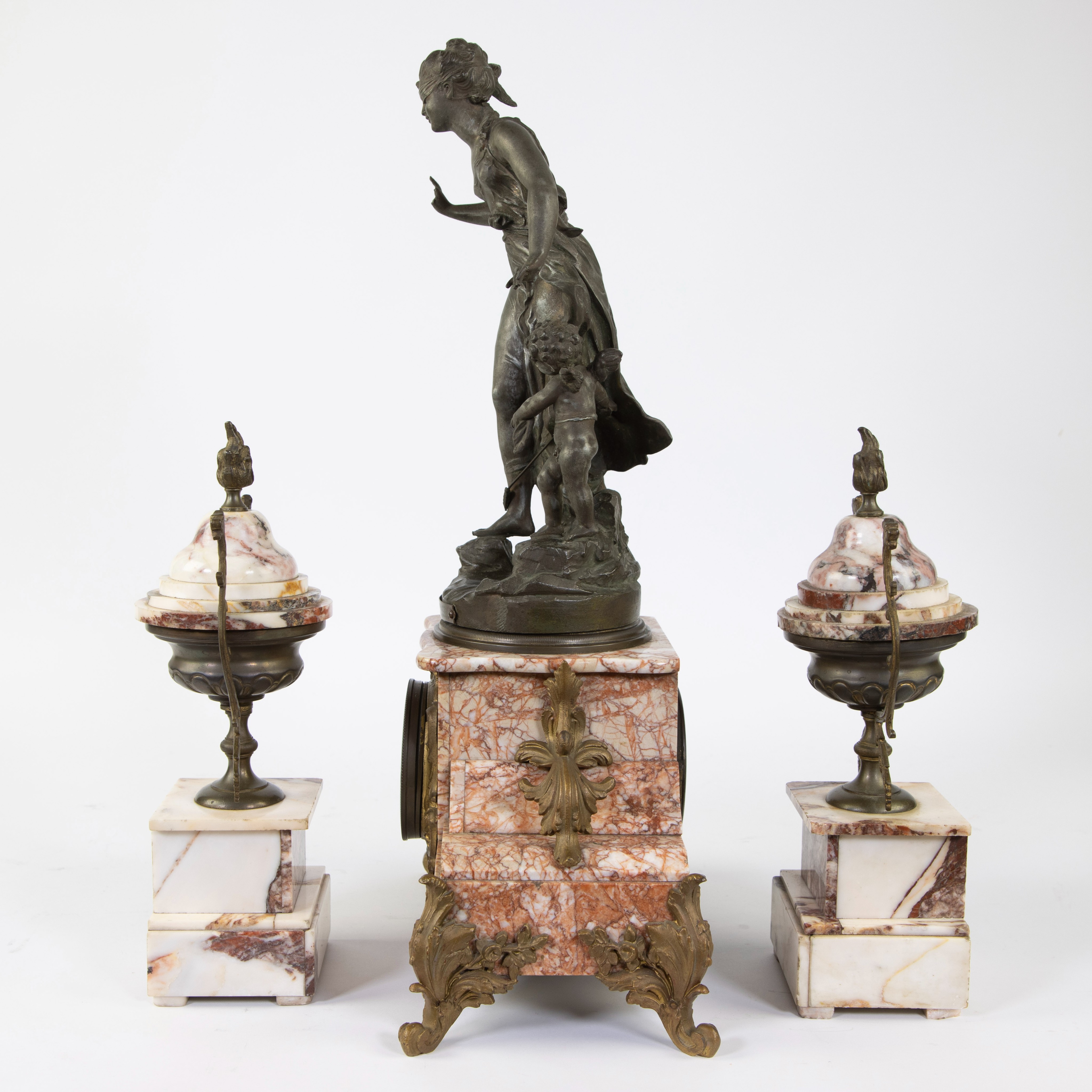 French 3 piece marble mantel clock, bronze Badinage, Hippolyte MOREAU, signed Savery, 19th century - Image 2 of 5