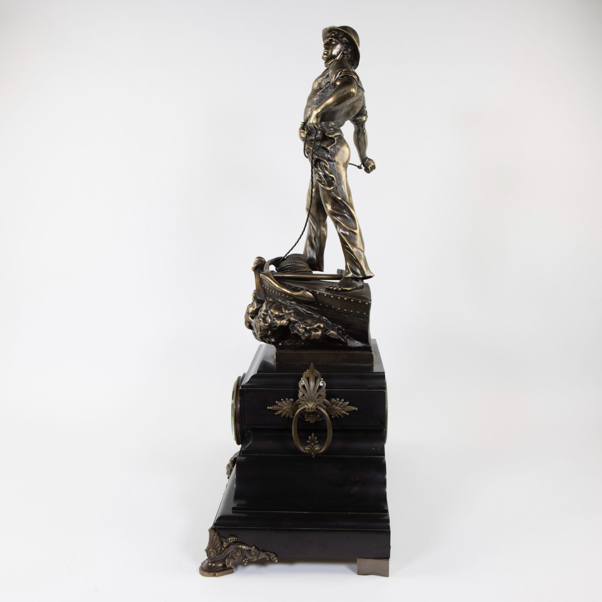 Marble clock with sculpture in spelter "Secours" 19th century by Arthur WAAGEN, signed - Image 4 of 7