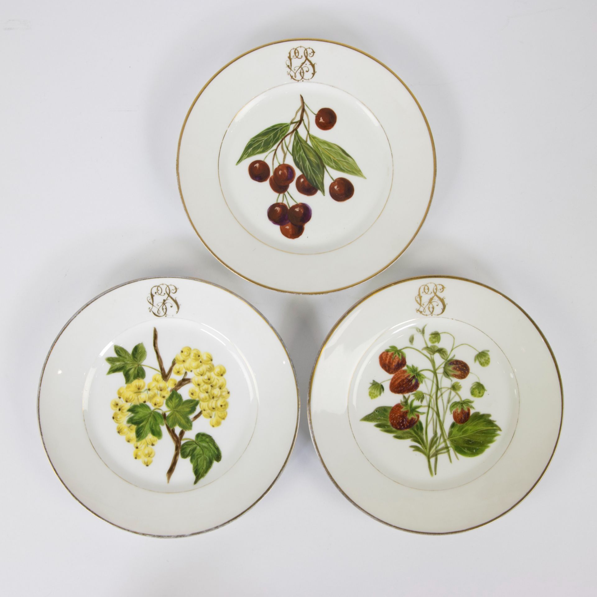 Set of 9 Limoges plates with hand-painted floral decor, with decorated initials, 19th century. - Bild 4 aus 4
