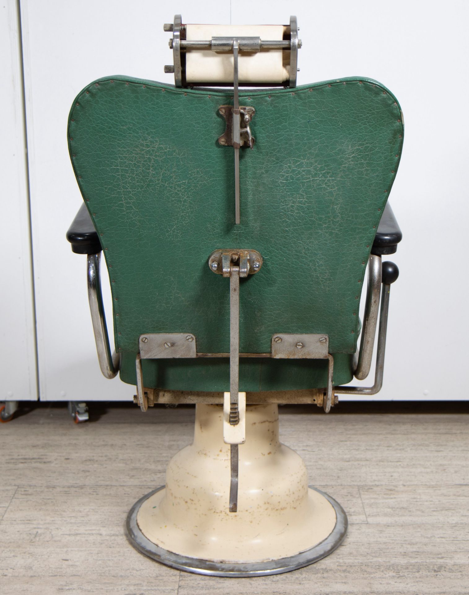Vintage barber chair from the 1970s - Bild 3 aus 3