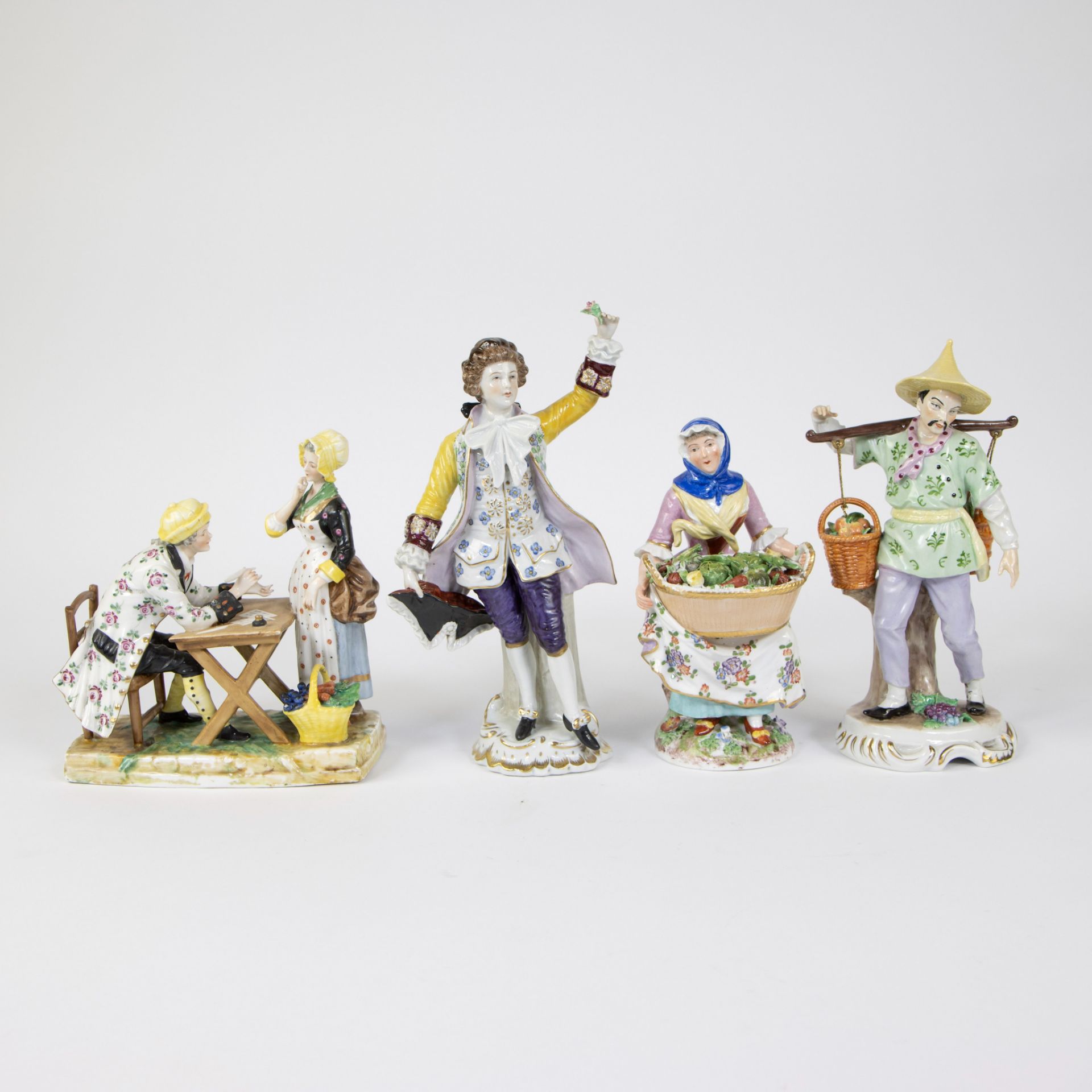 Large collection of porcelain figurines and 2 round lidded boxes (one of which is Sèvres) - Bild 2 aus 15