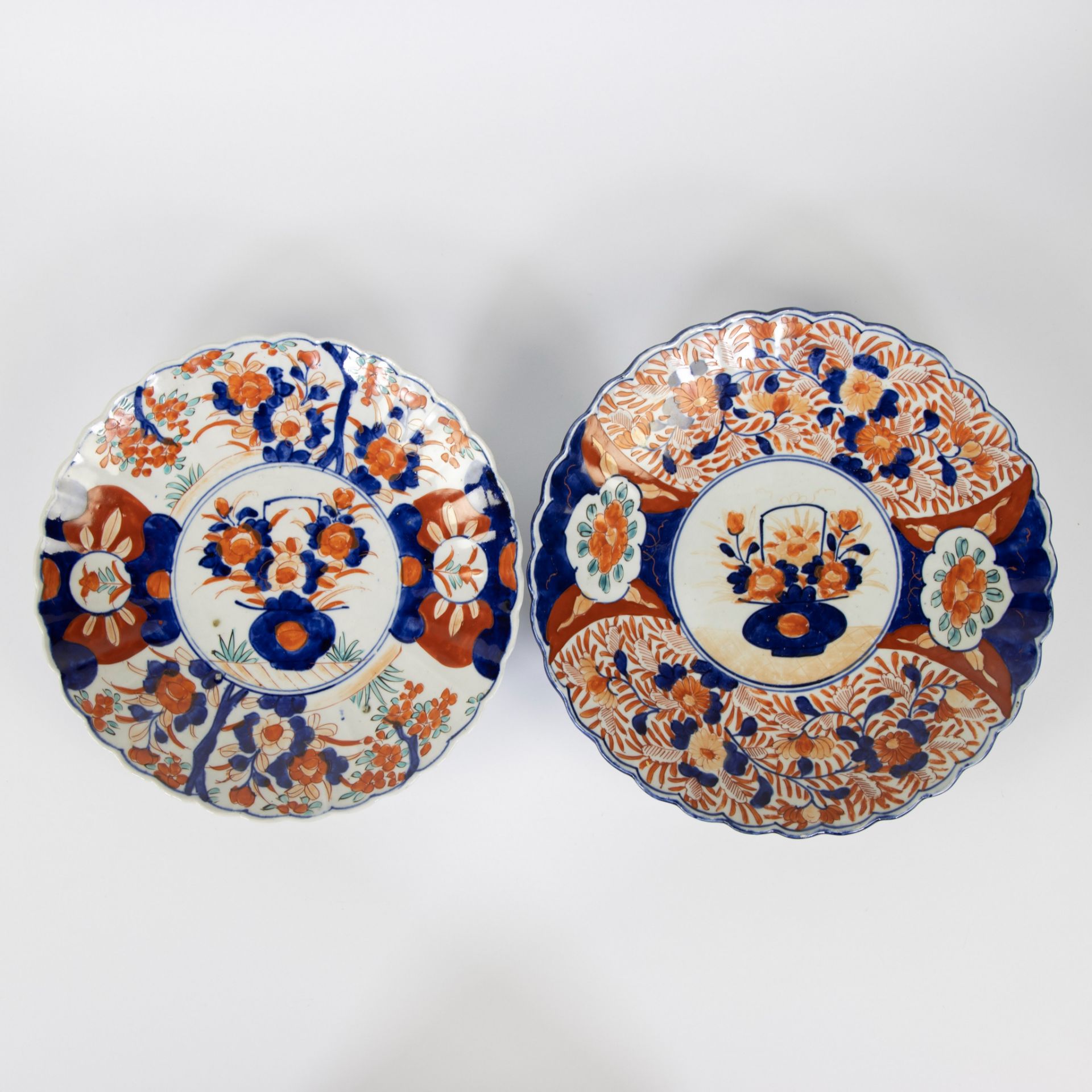 Lot of 5 Japanese Imari dishes with barbed rim, 19th century - Image 2 of 7
