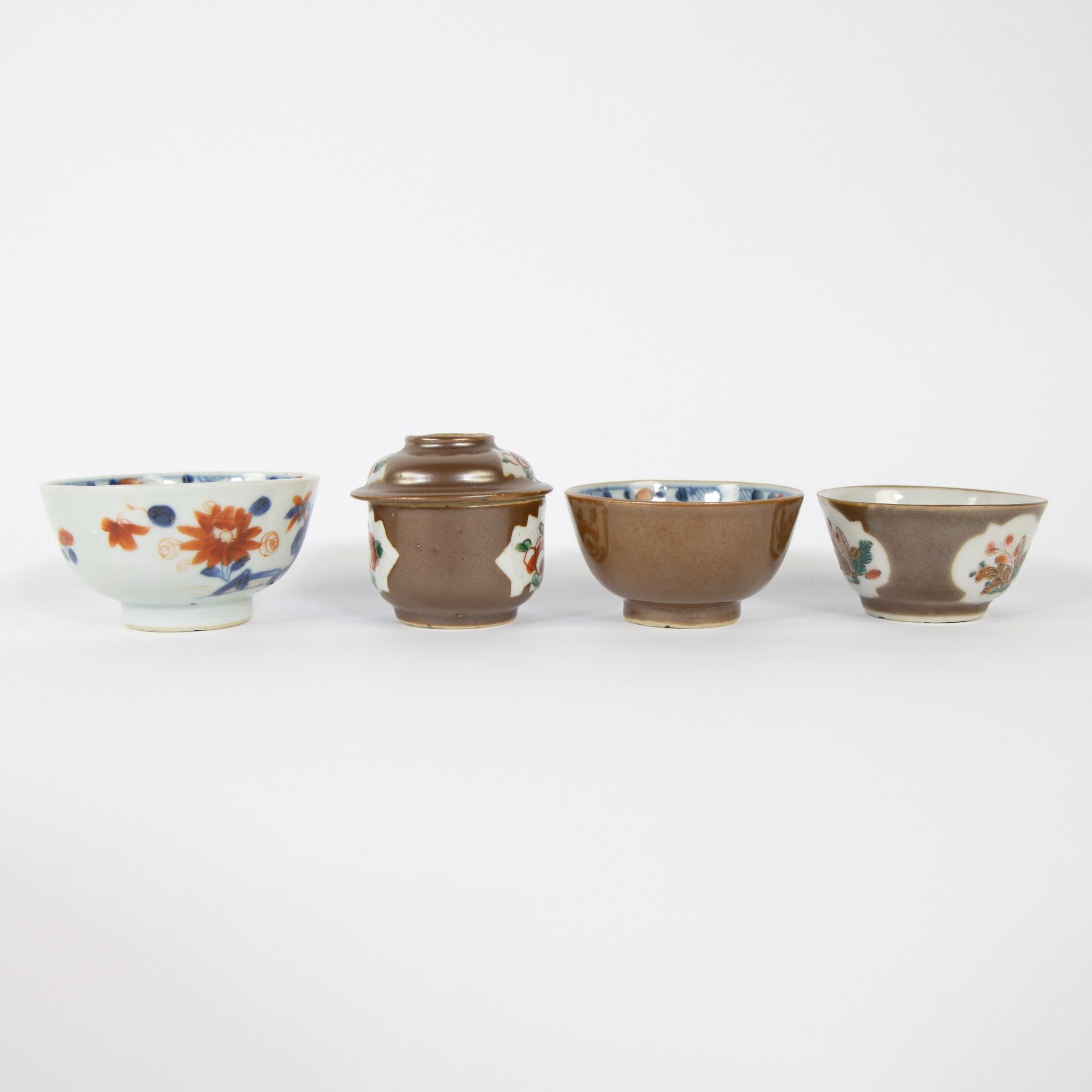A set of Chinese batavia brown cups and saucers, one Imari cup and 2 plates blue/white, 18th C. - Image 7 of 11