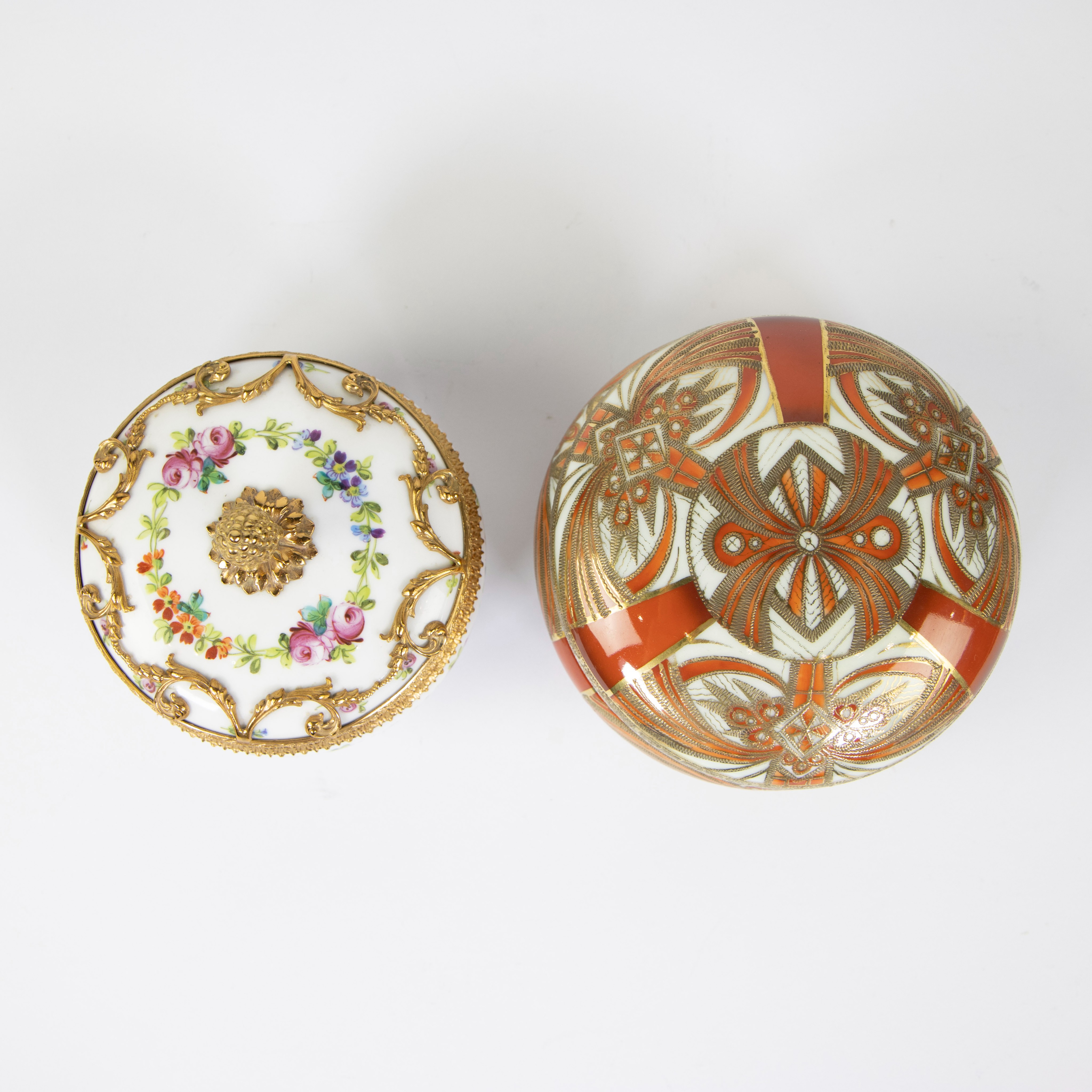 Large collection of porcelain figurines and 2 round lidded boxes (one of which is Sèvres) - Image 14 of 15